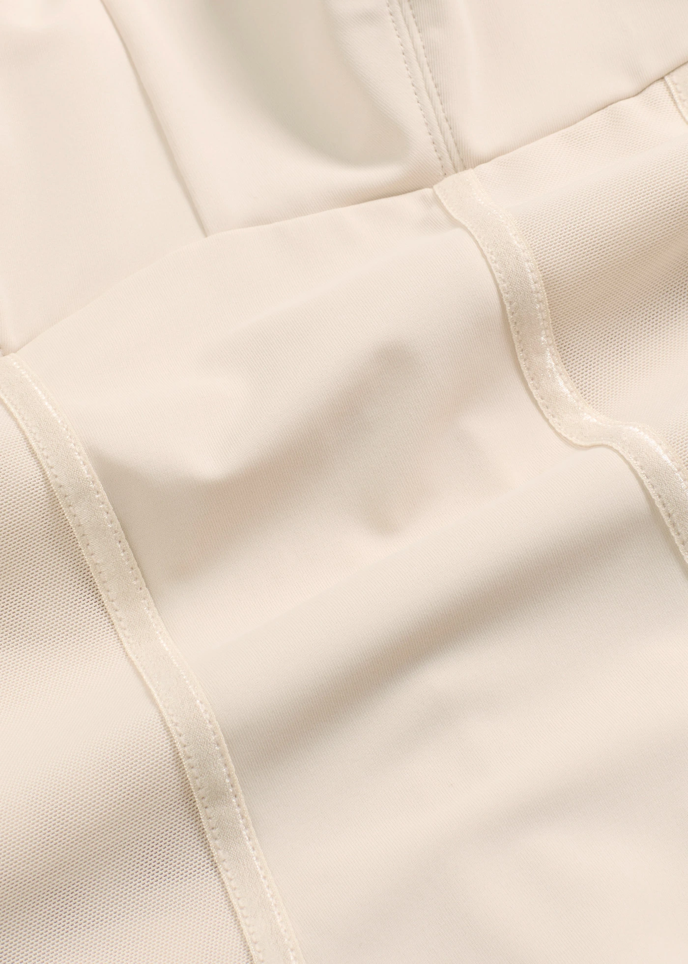 Stahovací body bez kostic, se silným tvarujícím efektem • pudrová • bonprix obchod