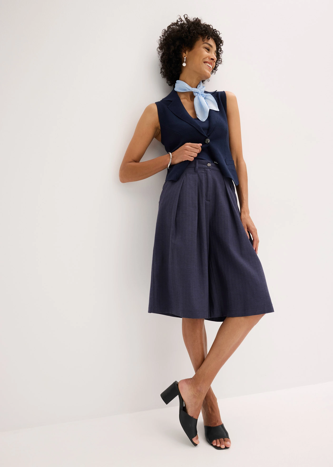 Bermuda met bandplooien • donkerblauw gemêleerd • bonprix online shop