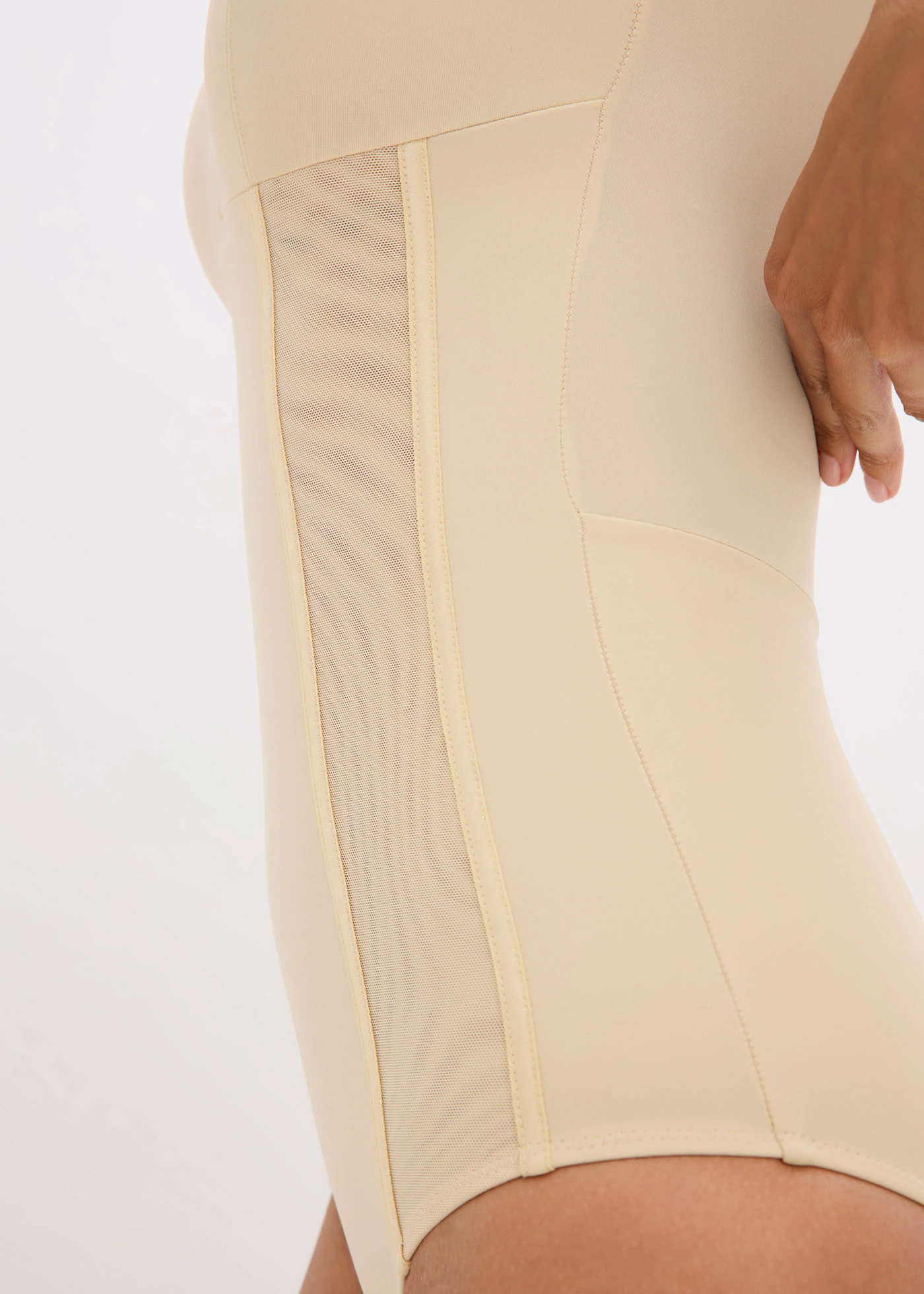 Stahovací body bez kostic, se silným tvarujícím efektem • pudrová • bonprix obchod