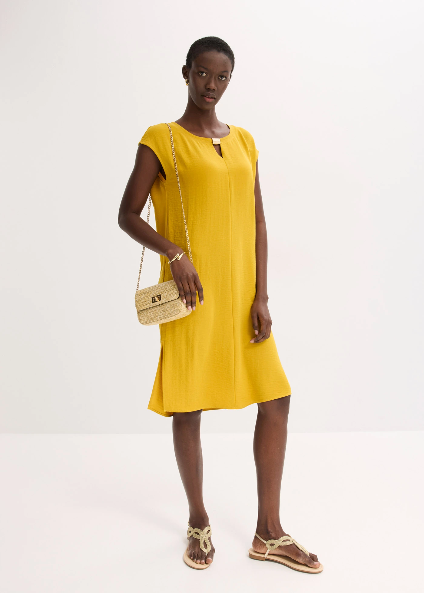 Šaty ze strukturovaného materiálu • zlatohnědá • bonprix obchod