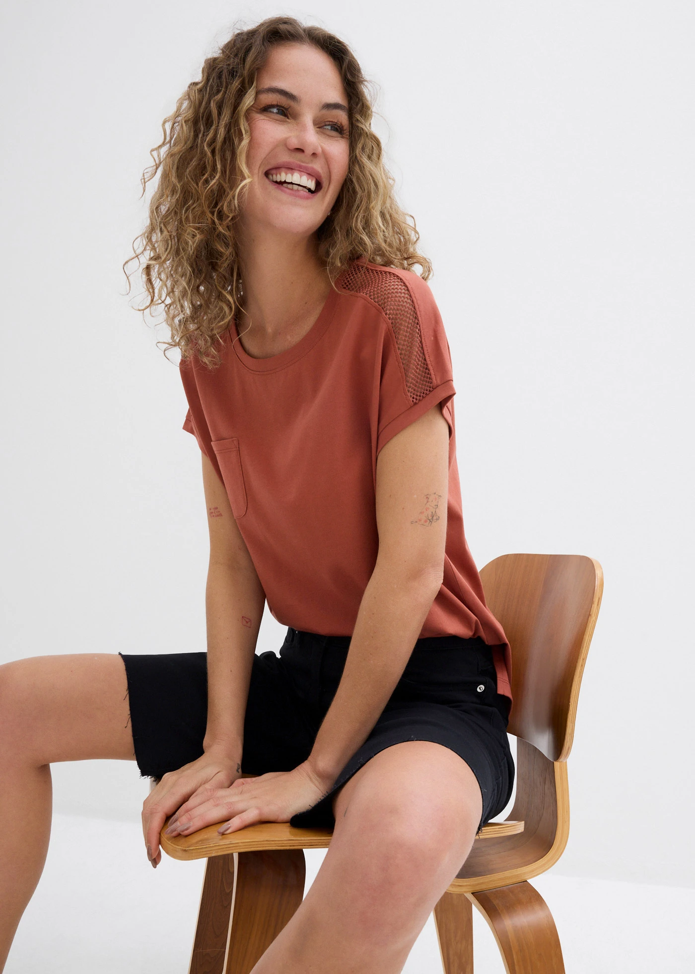 Volné tričko s krajkou • koňaková • bonprix obchod