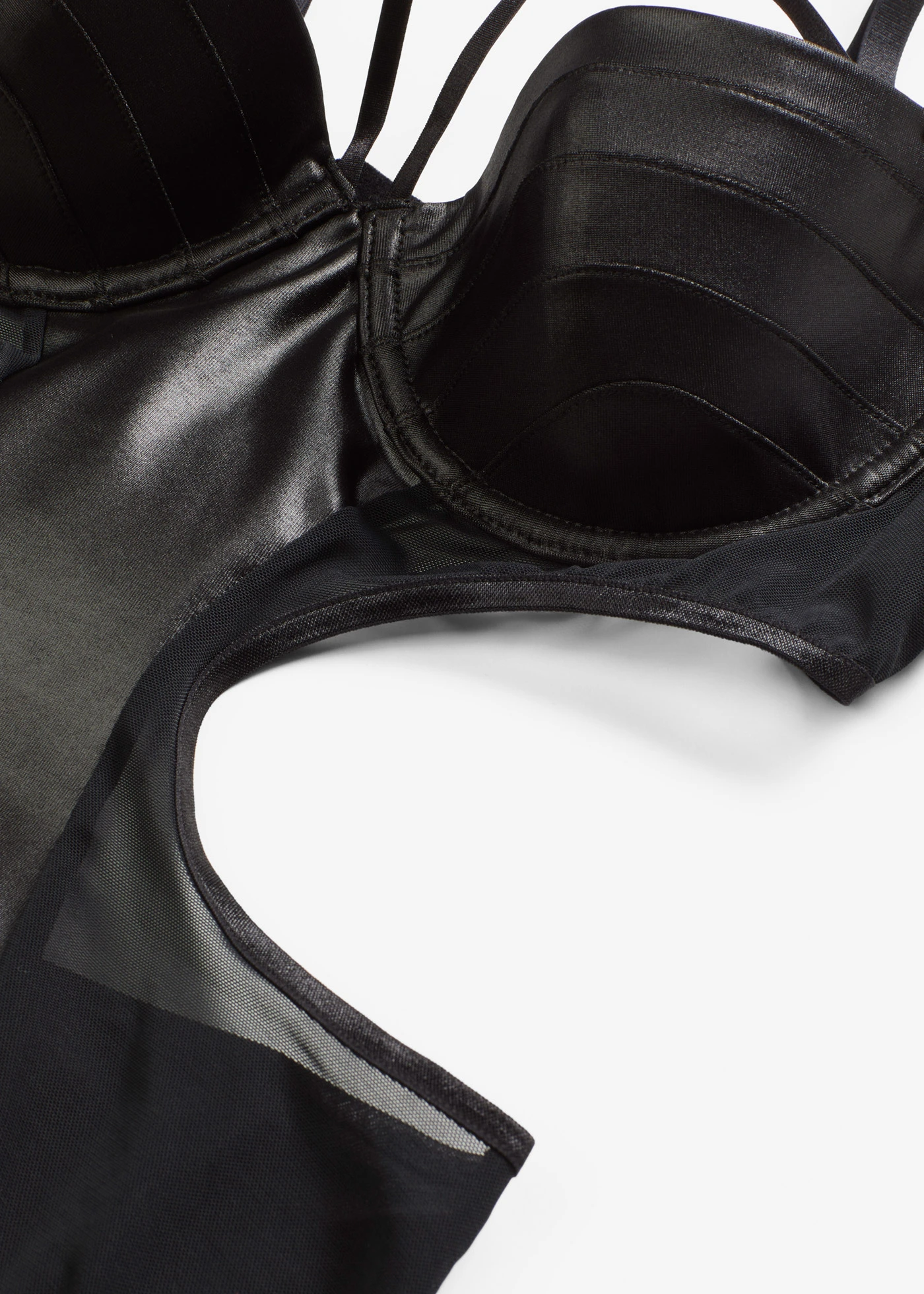 Body tanga ouvert z materiálu s mokrou úpravou • černá • bonprix obchod