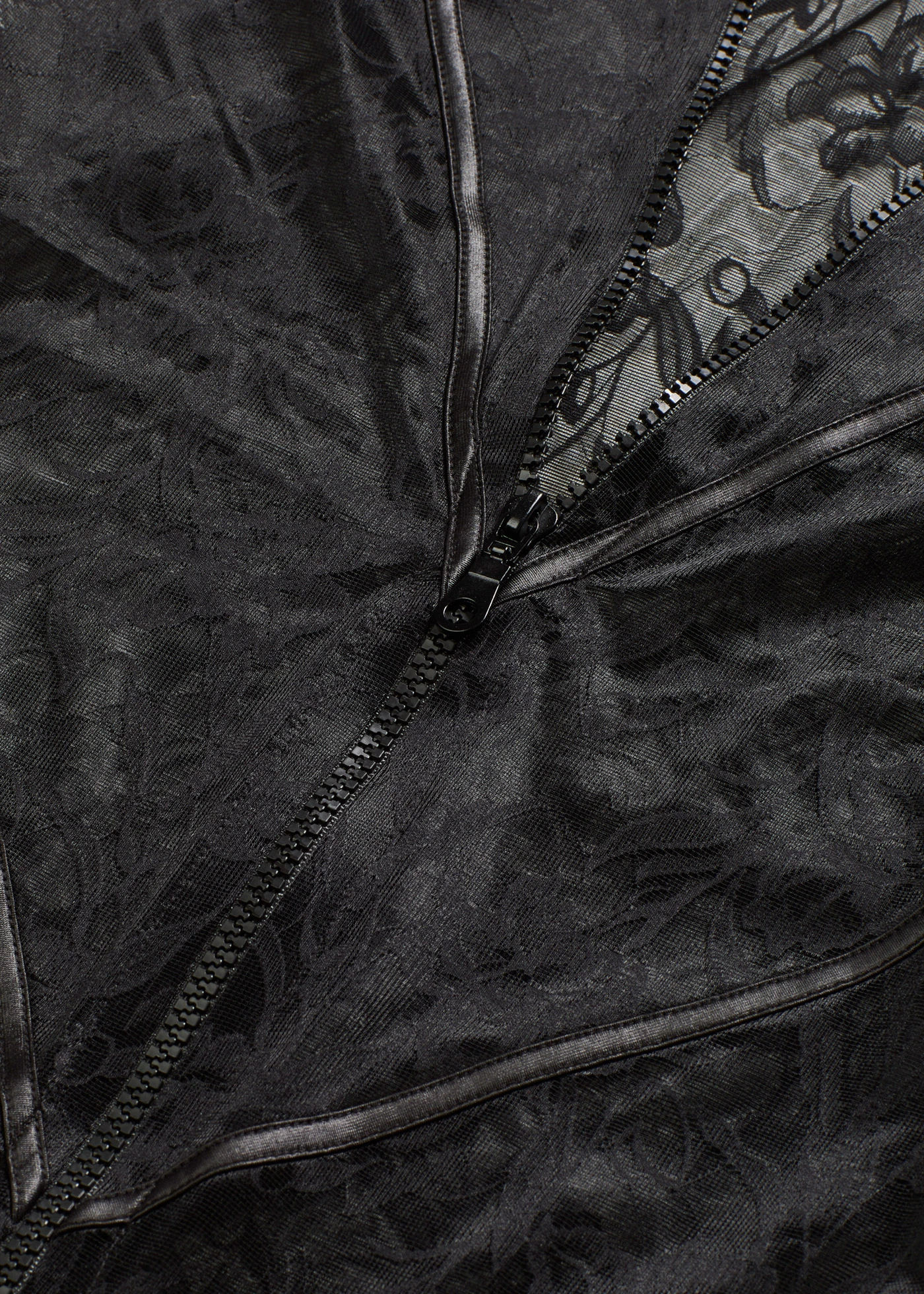 Krajkové šaty se zapínáním na zip • černá • bonprix obchod