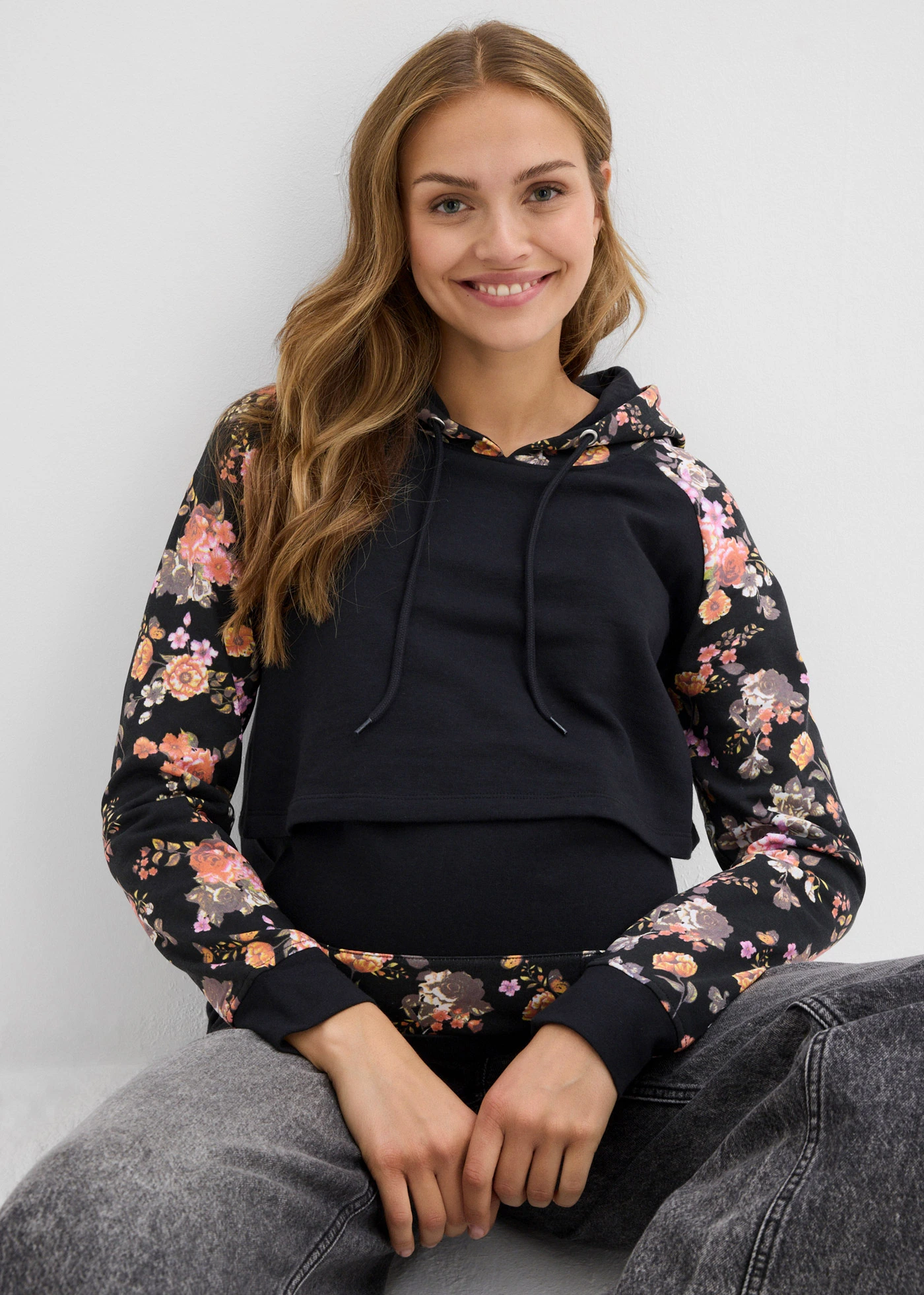 Sweat de grossesse 2en1 avec fonction allaitement • noir à fleurs • Boutique bonprix