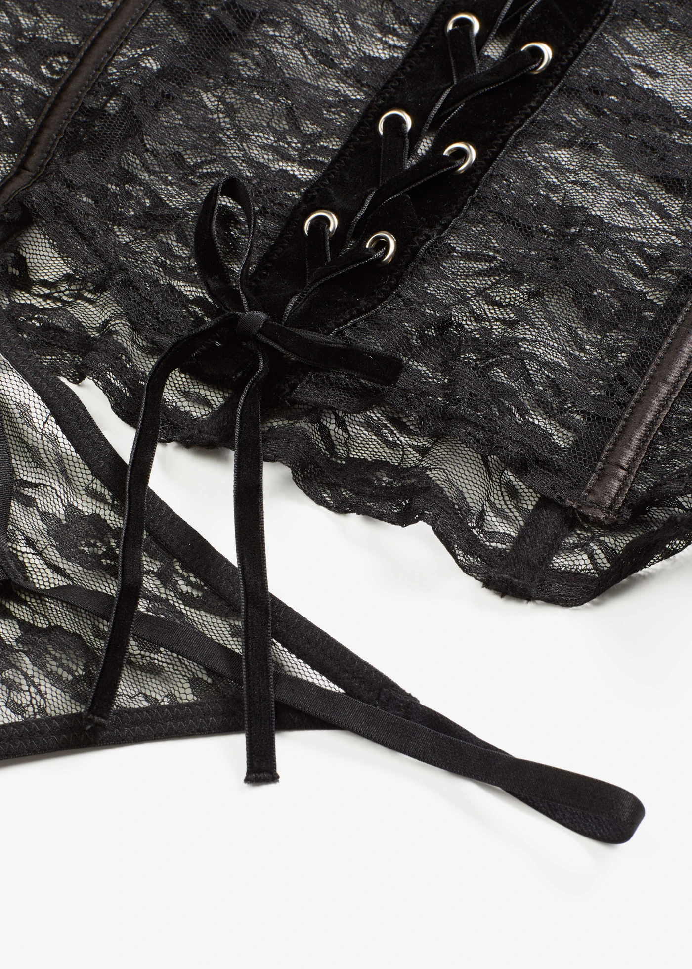 Guêpière et string en dentelle (ens. 2 pces) • noir • Boutique bonprix