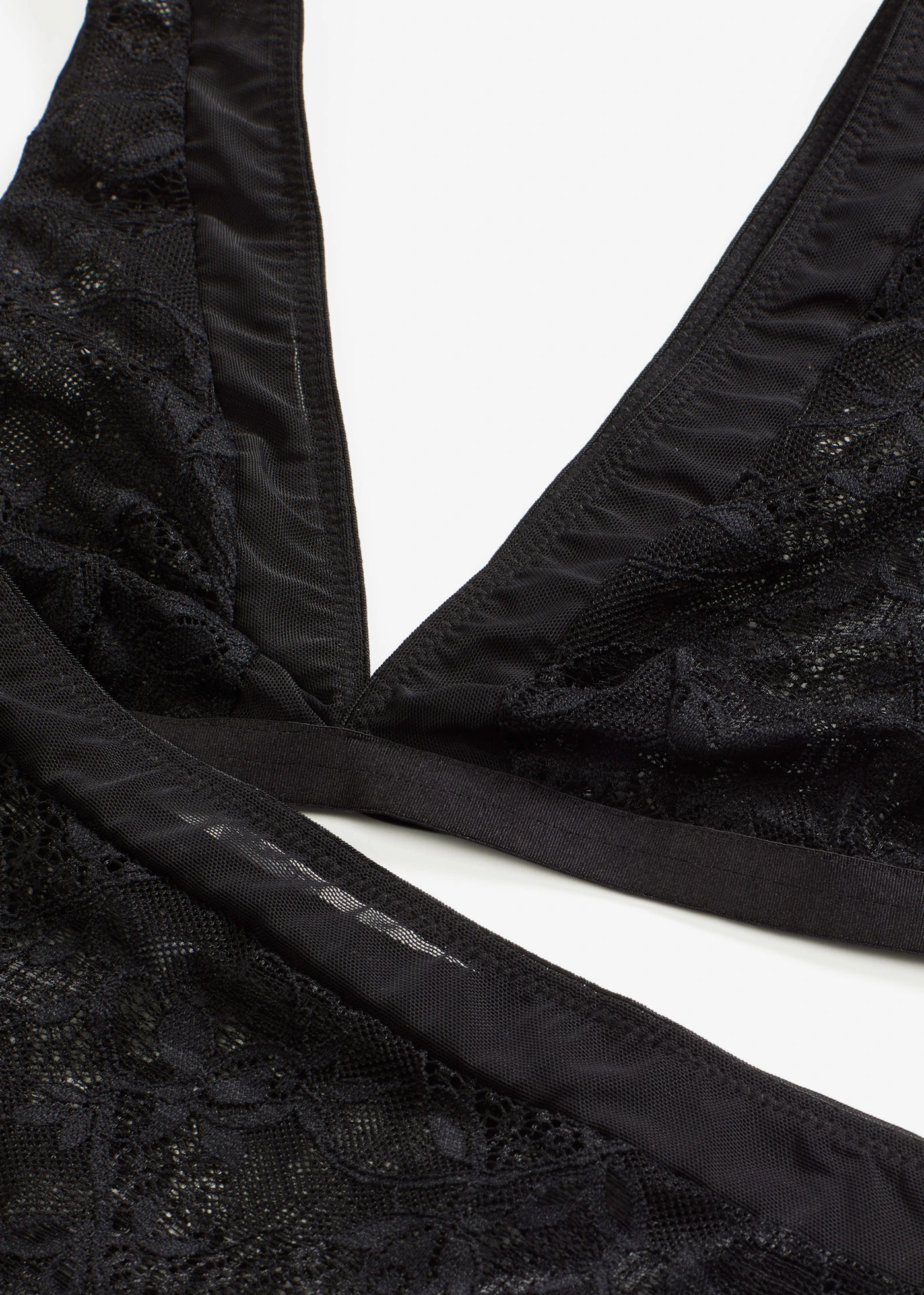 Brassière et string taille haute (ens. 2 pces) • noir • Boutique bonprix