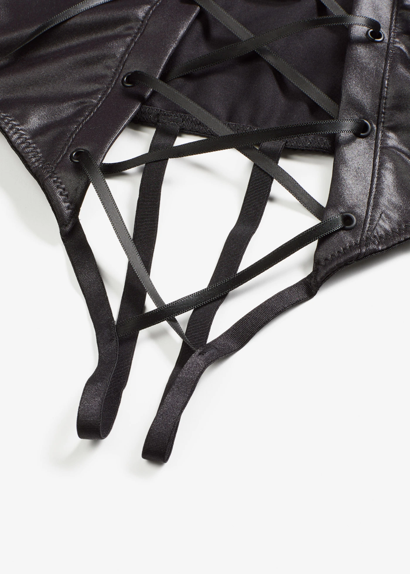 String ouvert, taille haute • noir • Boutique bonprix