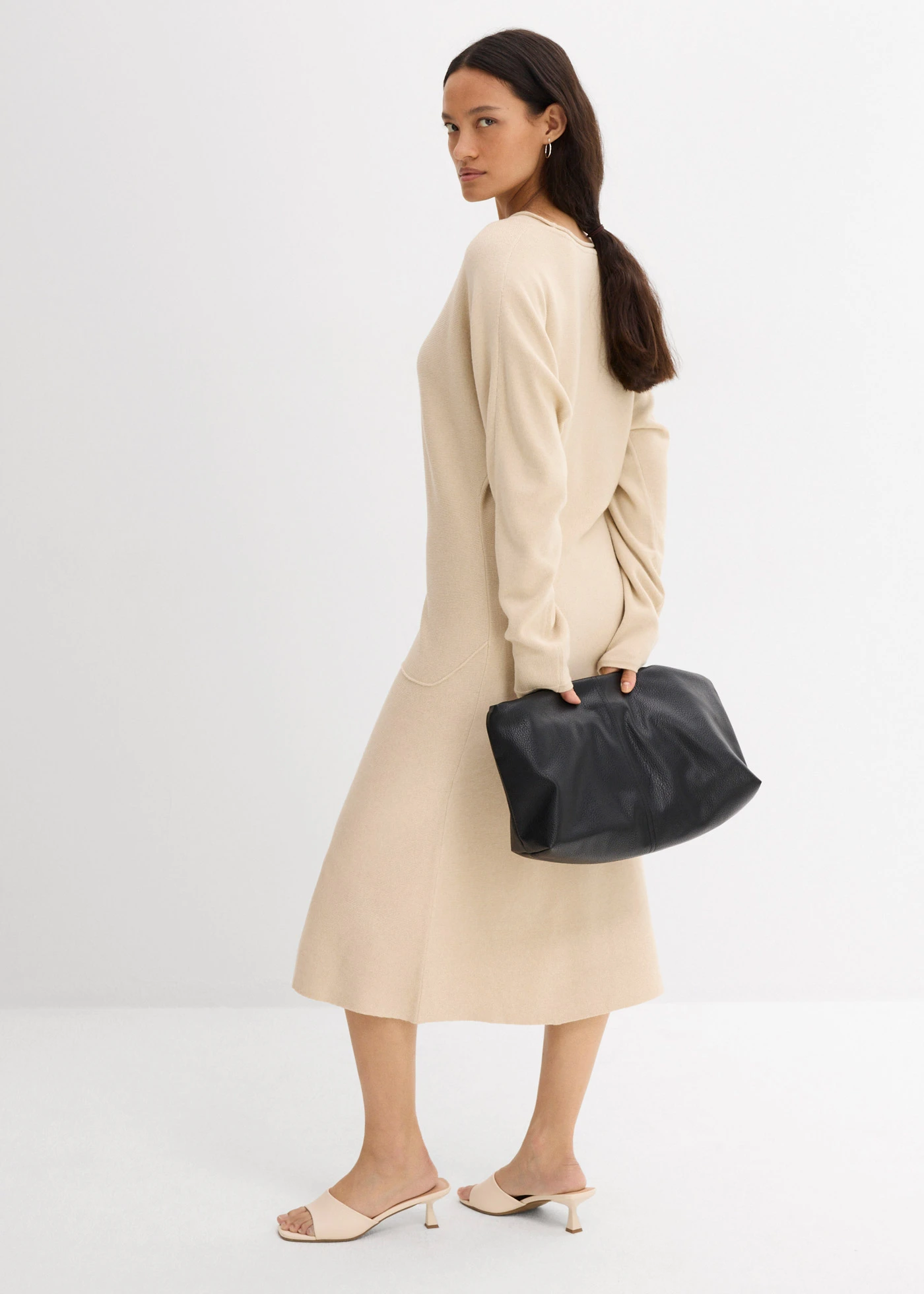 Pletené midi šaty z viskózové směsi • šedobéžová melír • bonprix obchod