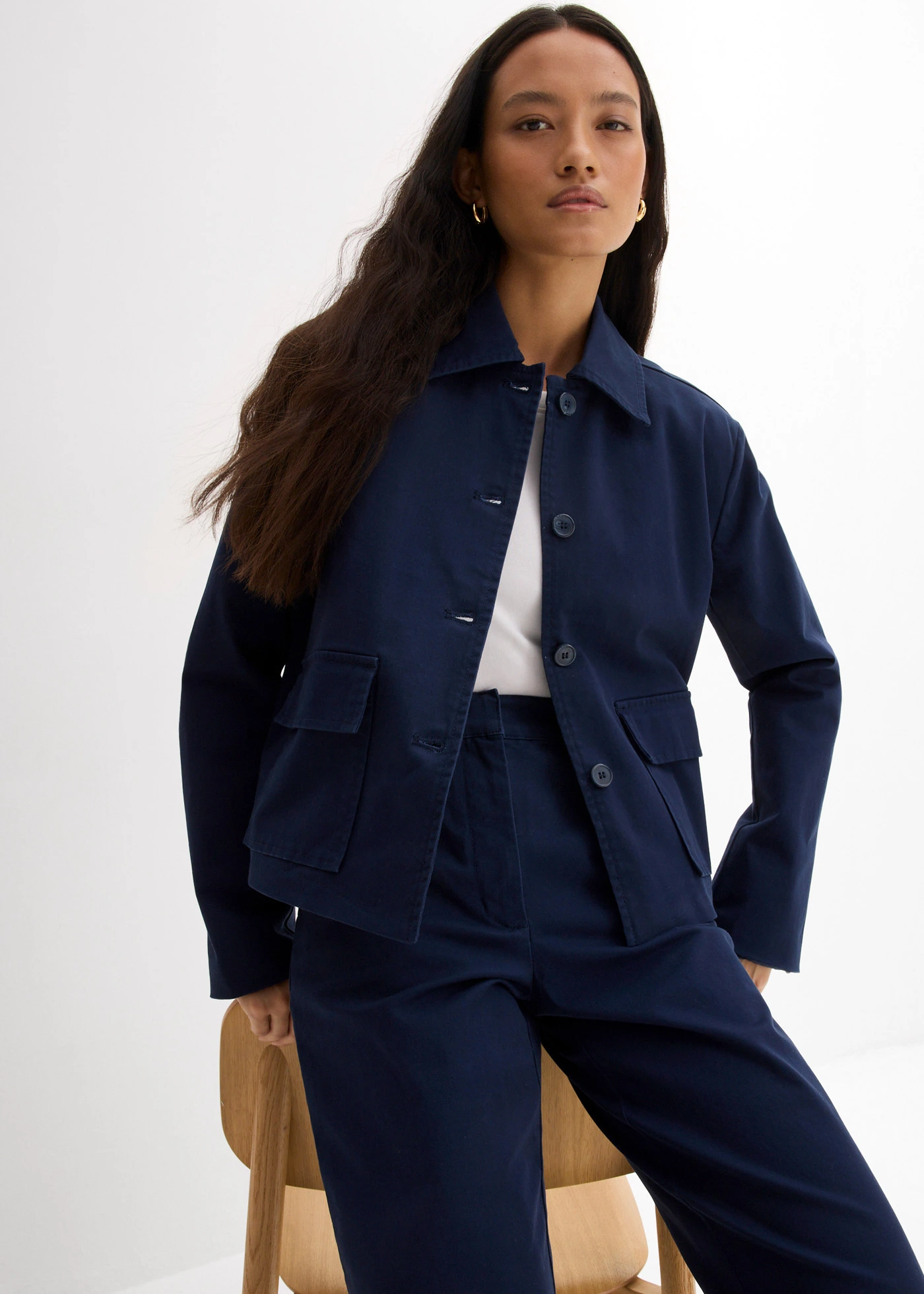 Krátká bunda na podzim/jaro, z elastické směsi s organickou bavlnou • tmavě modrá • bonprix obchod