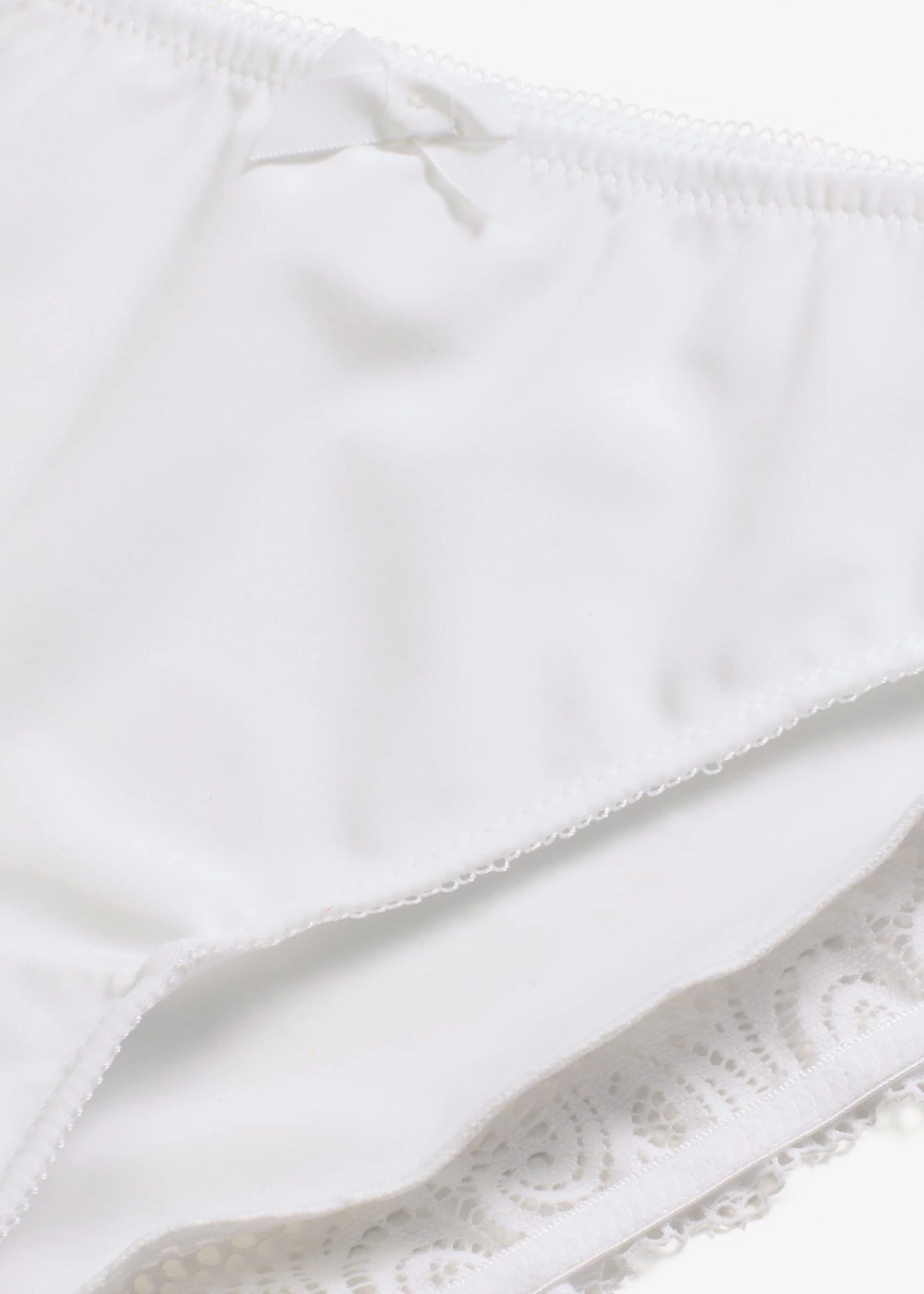 Slip met fijne kant • wit • bonprix online shop