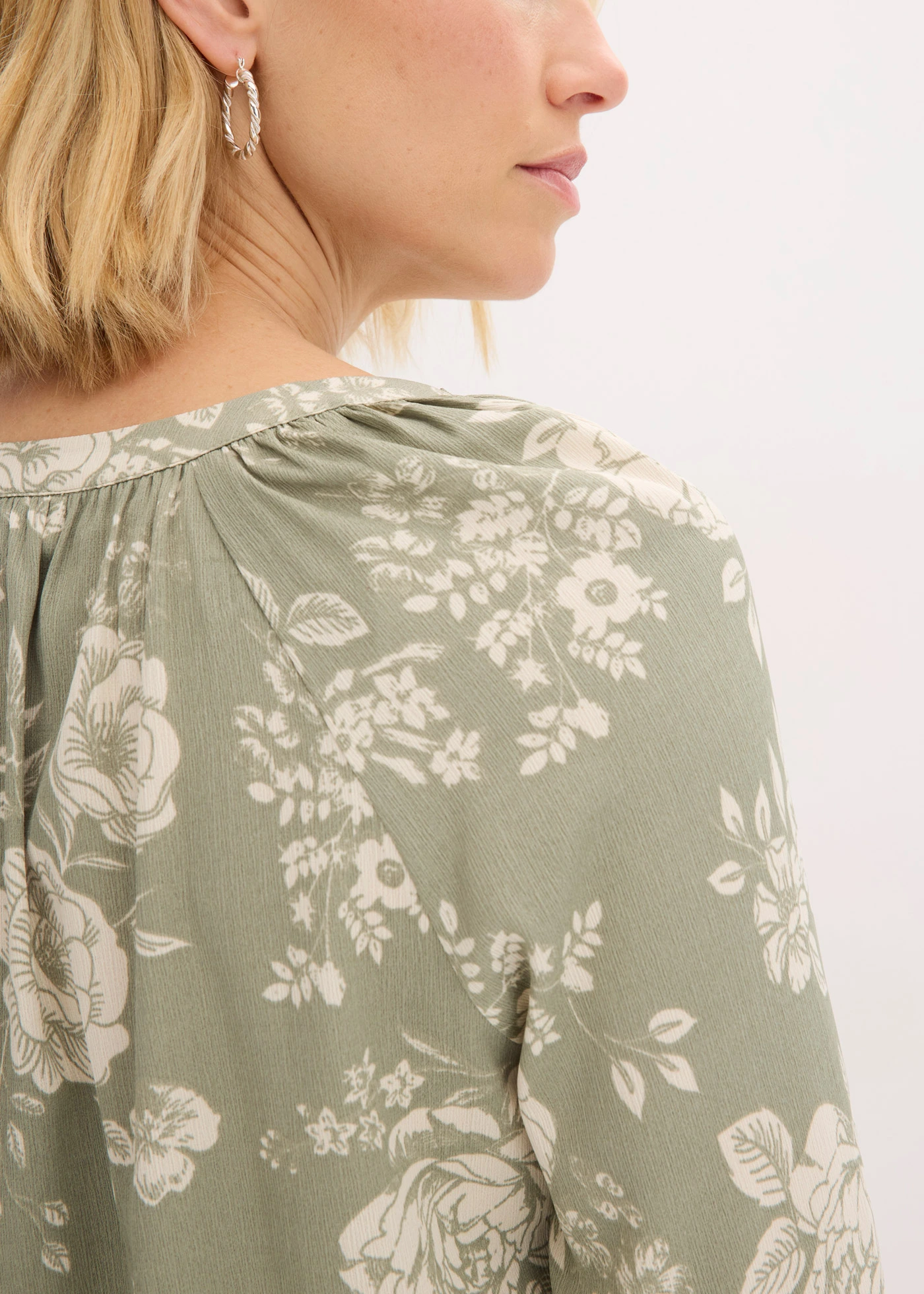 Blouse-tunique imprimée • gris vert-naturel floral • Boutique bonprix