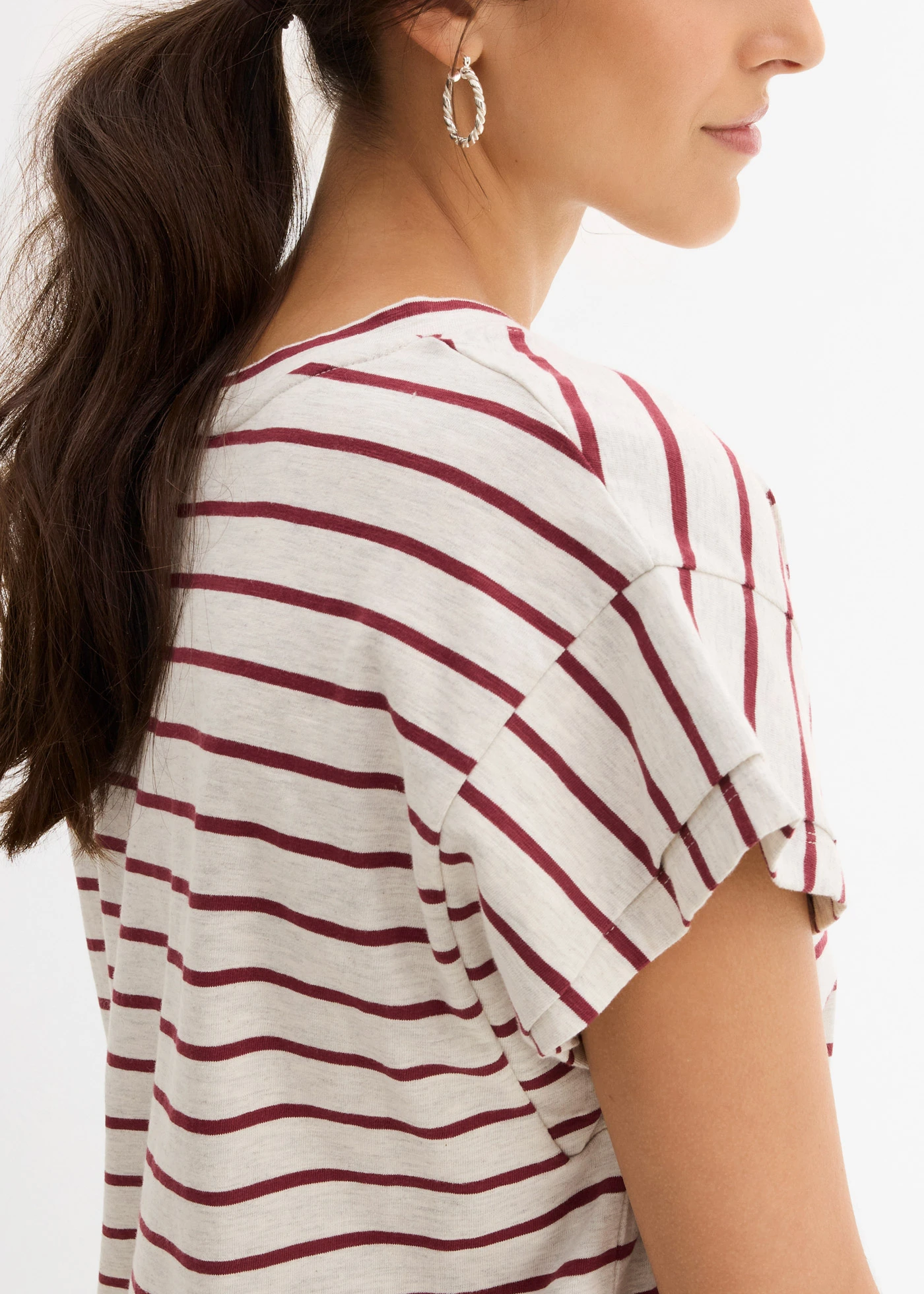 Proužkované tričko s volánovými rukávy • přírodní-bordó s proužky • bonprix obchod