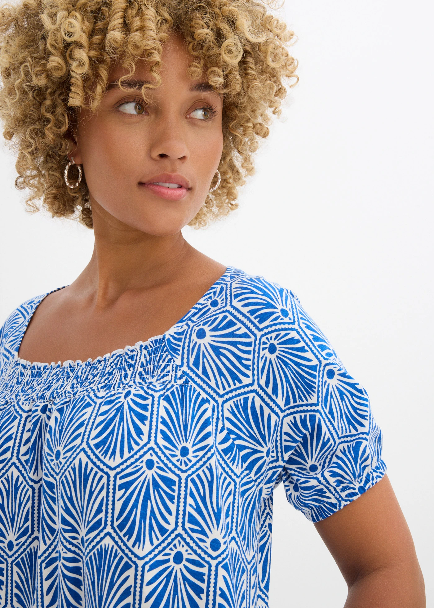 Robe en jersey 100% coton • bleu arctique-écru imprimé • Boutique bonprix