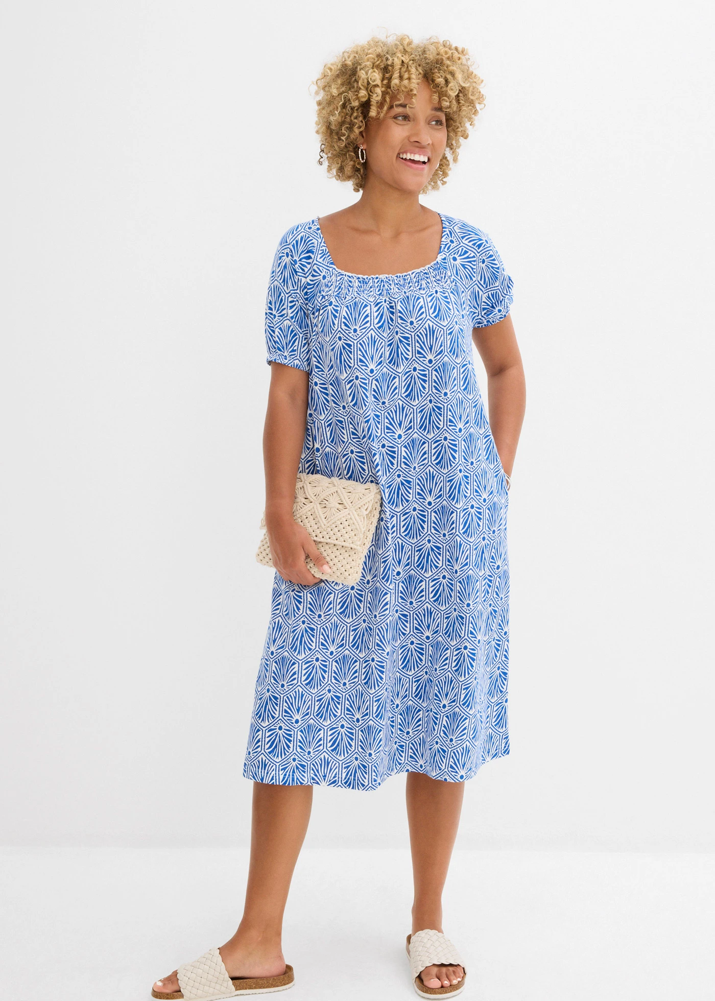 Robe en jersey 100% coton • bleu arctique-écru imprimé • Boutique bonprix