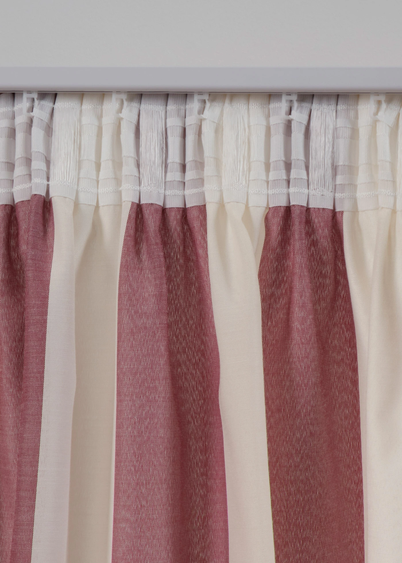 Gestreept gordijn met gerecycled polyester, ook verkrijgbaar in extra lang (1 stuk) • donkerrood-wit • bonprix online shop
