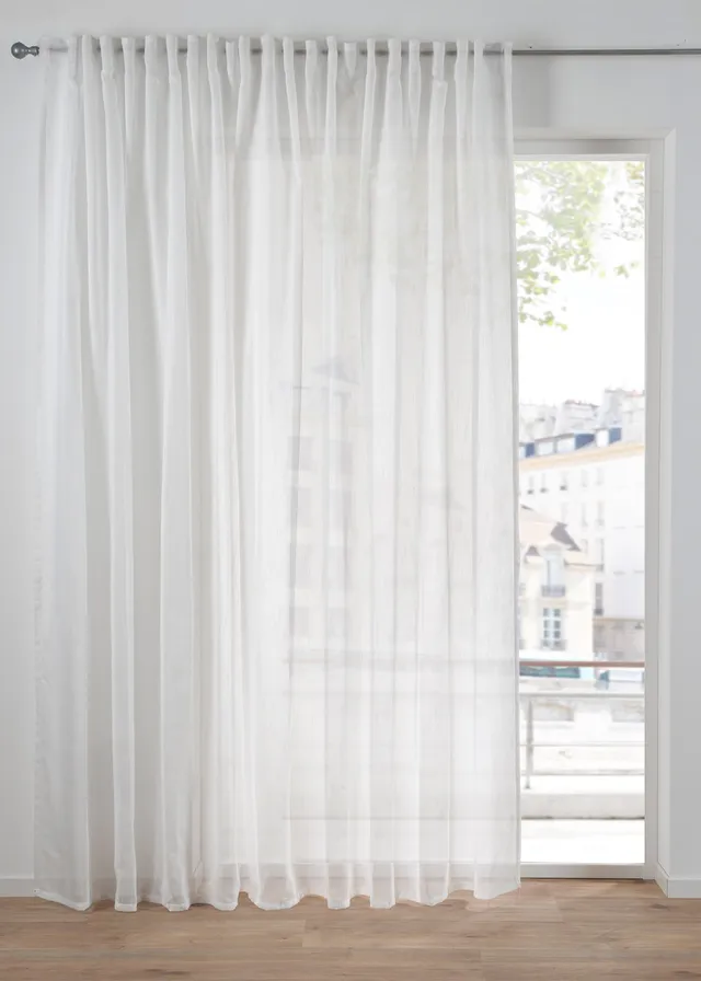 Záclona s jemnými pásikmi Záclona s jemnými pásikmi