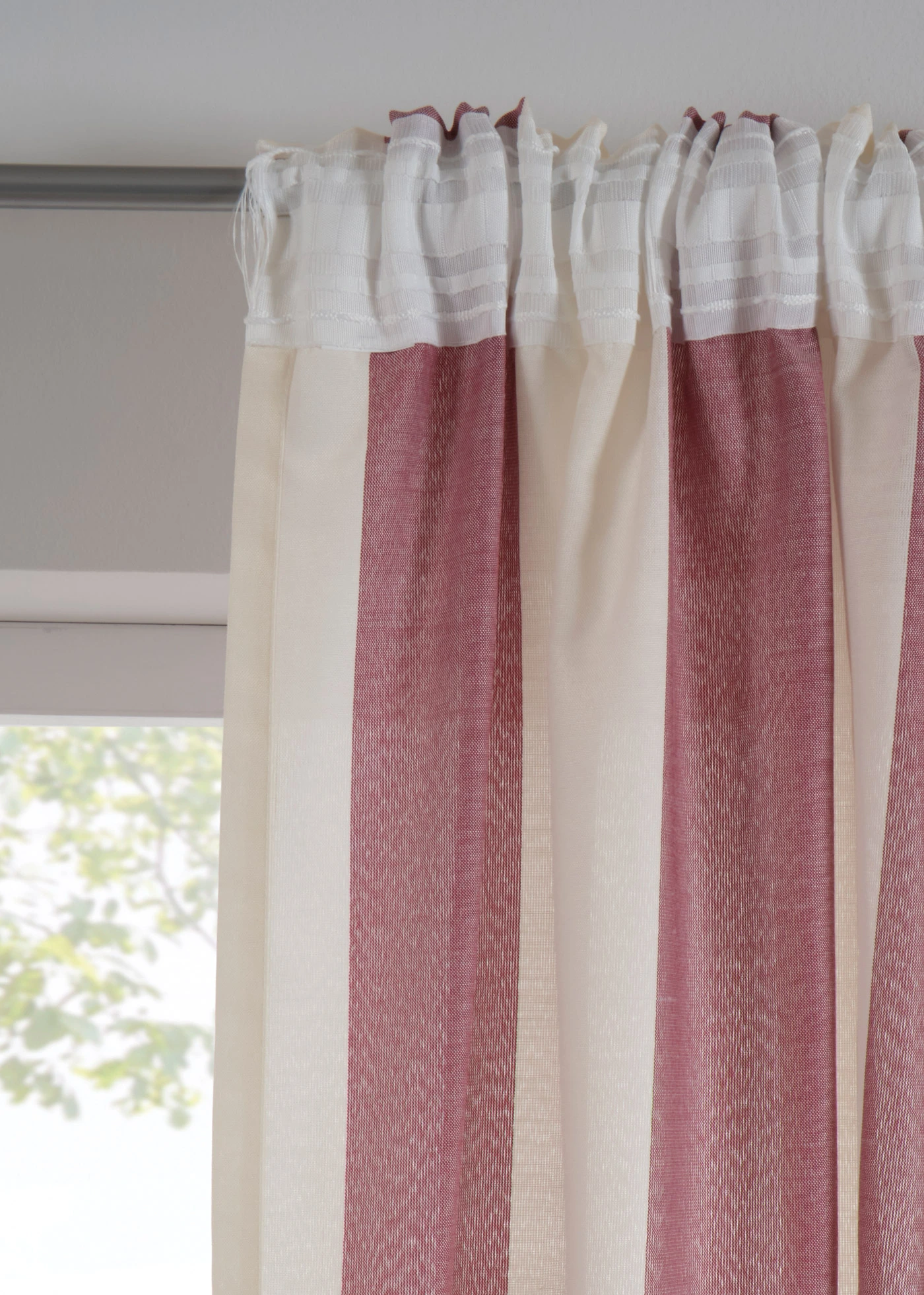Draperie cu dungi, cu poliester reciclat (1 buc.) • roșu închis/alb • magazin bonprix