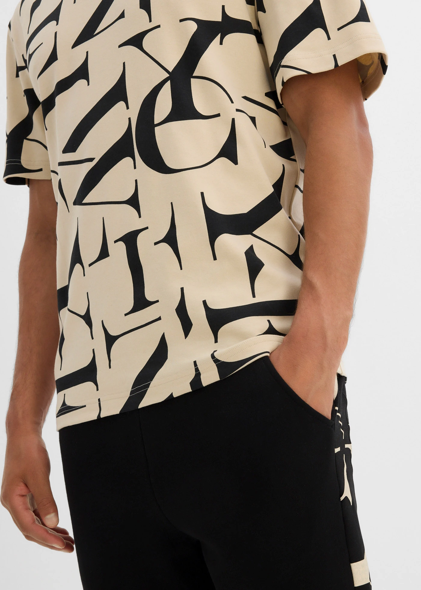 Tričko z těžké, čisté organické bavlny • světle pískovo-černá s potiskem • bonprix obchod