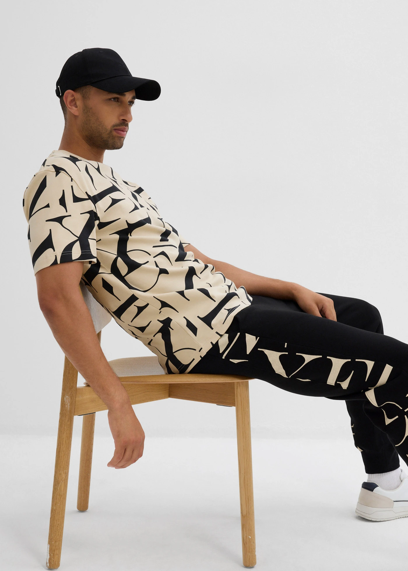 Tričko z těžké, čisté organické bavlny • světle pískovo-černá s potiskem • bonprix obchod