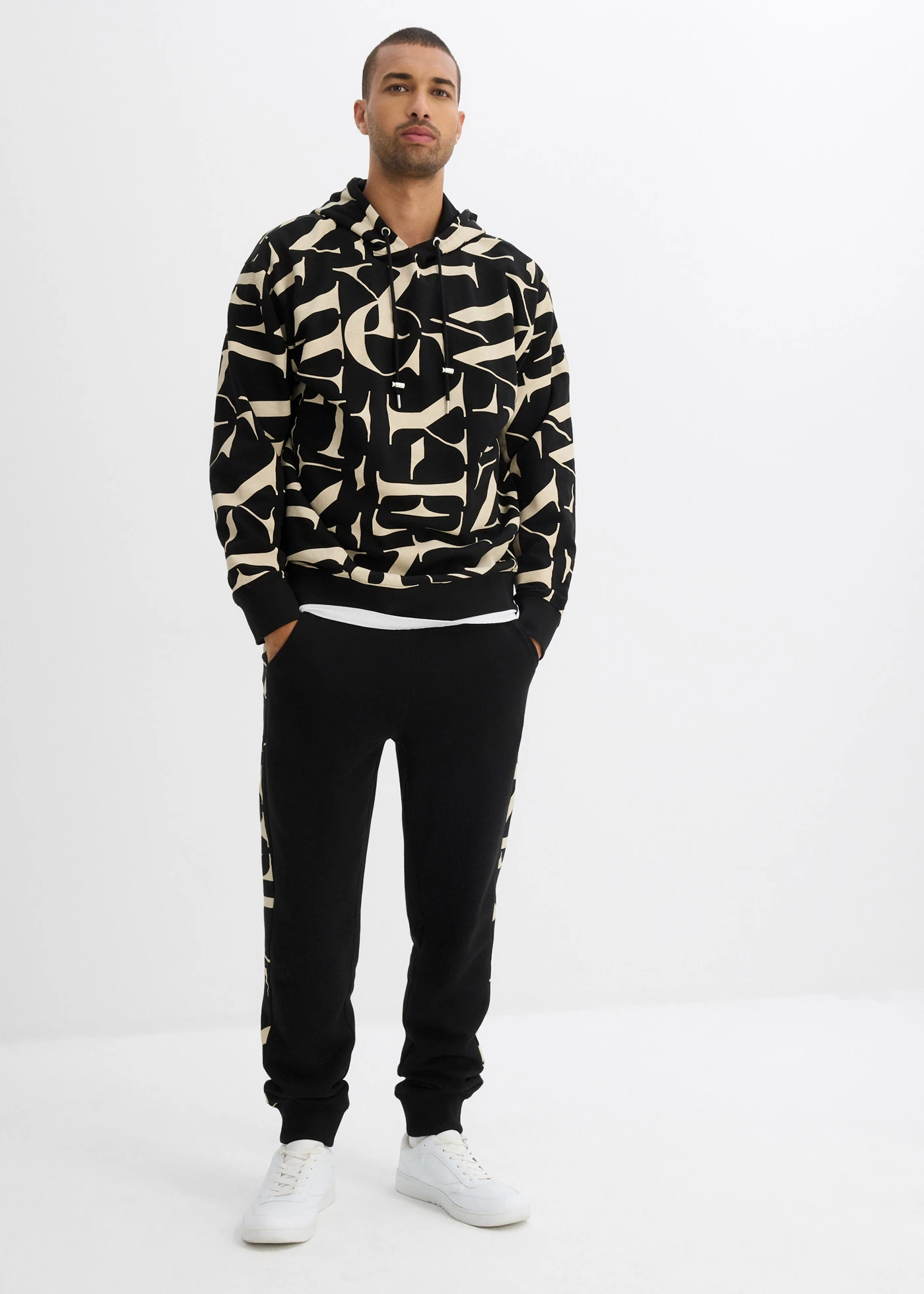 Sweat à capuche 100% coton, coupe loose • noir-sable clair imprimé • Boutique bonprix