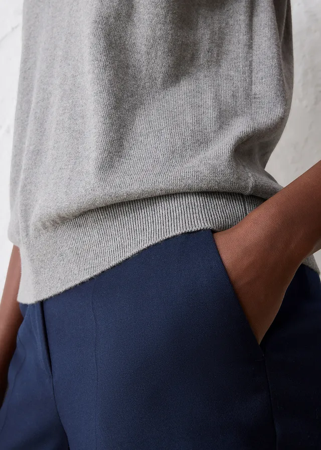 Top en fine maille avec soie et col polo • gris chiné • product-page.page-title-suffix