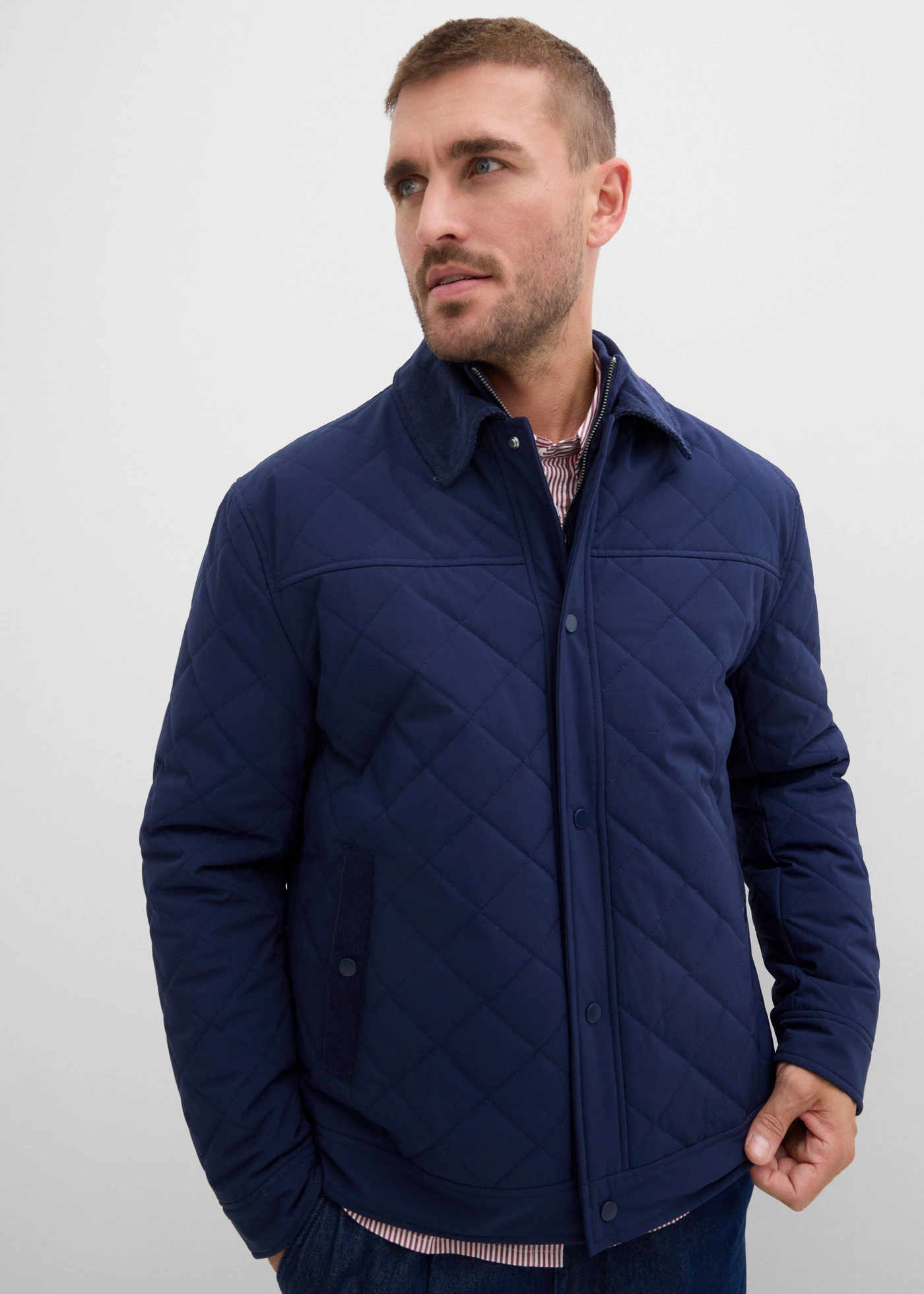 Prošívaná bunda s manšestrovým límcem • tmavě modrá • bonprix obchod