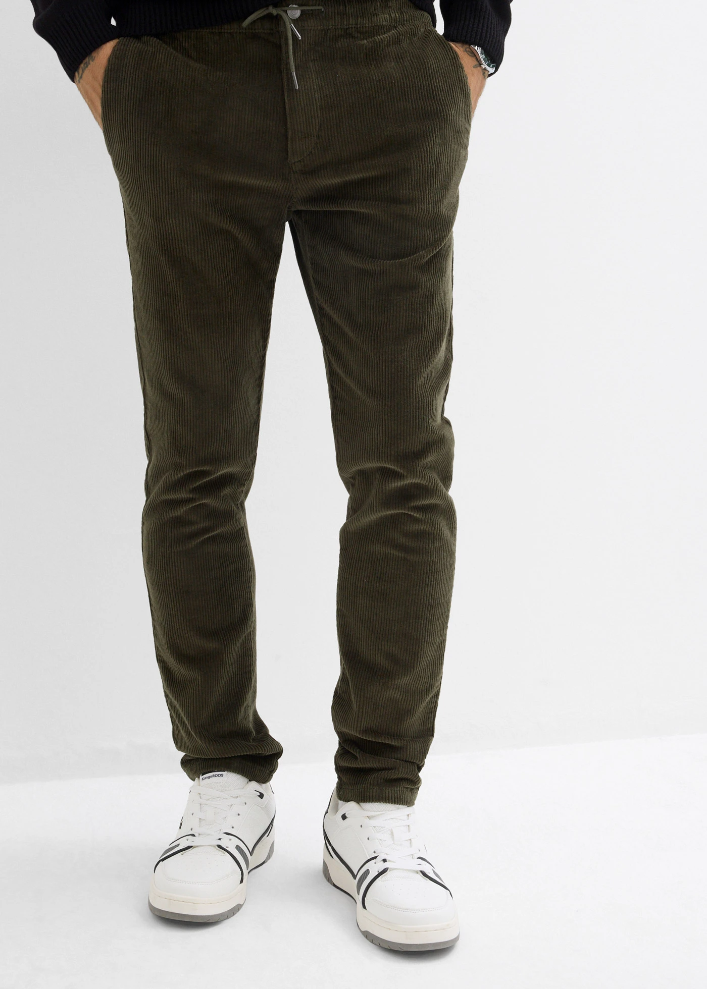 Pantalon jogger en velours côtelé extensible, Regular • olive foncé • Boutique bonprix
