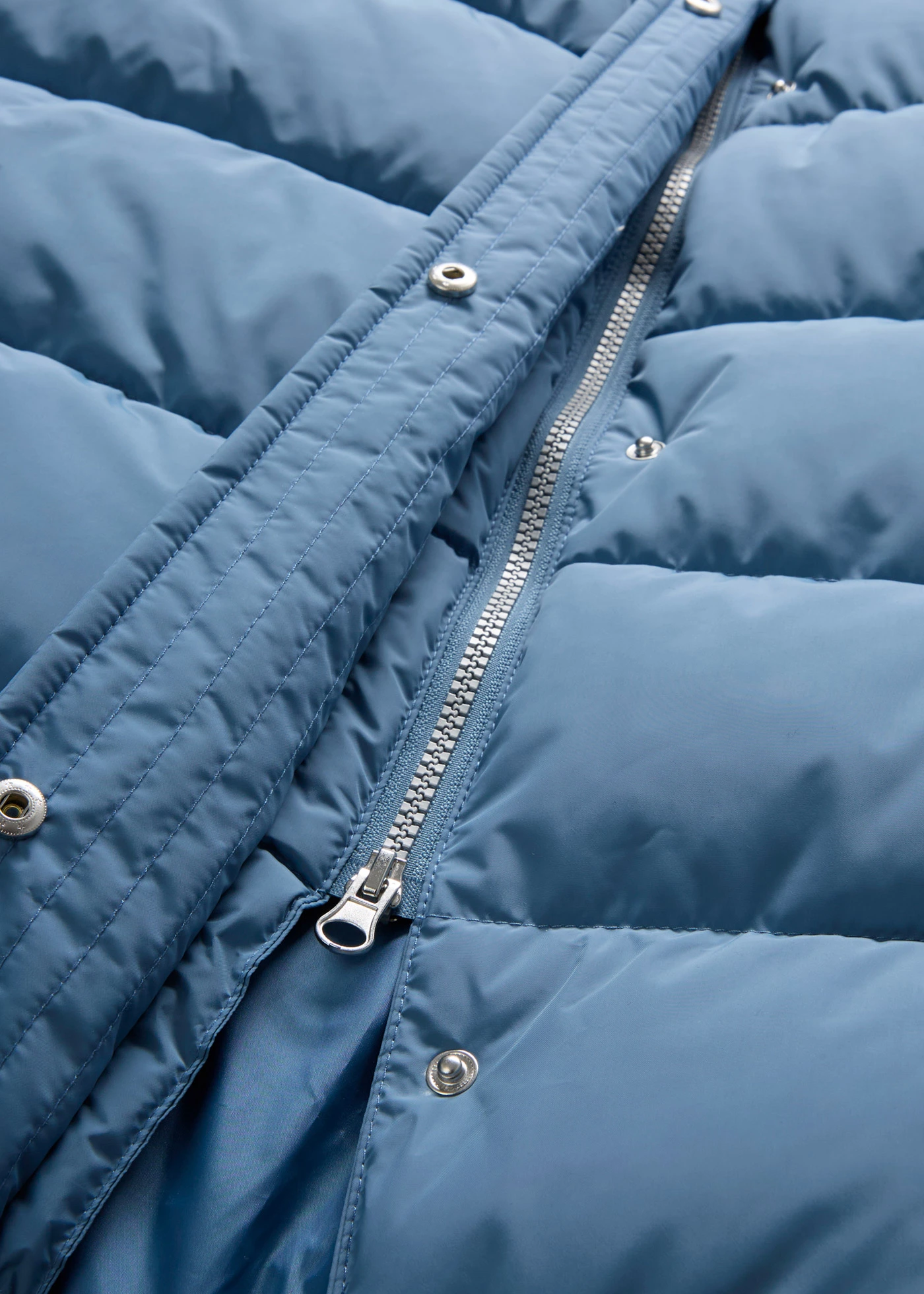 Hosszú steppelt kabát kapucnival • hullámkék • bonprix áruház