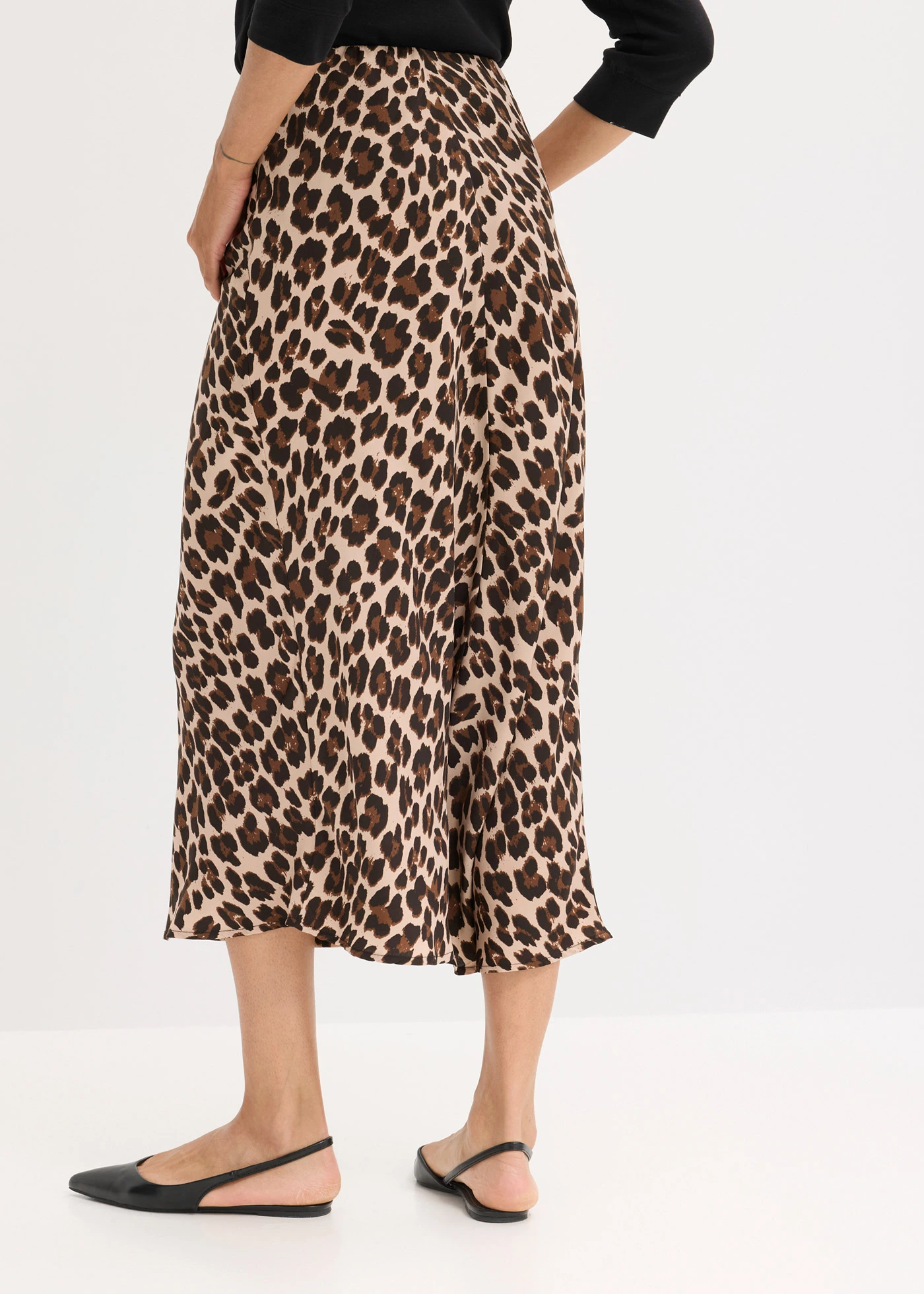 Midi sukně ze splývavého saténu • hnědá s leopardím potiskem • bonprix obchod