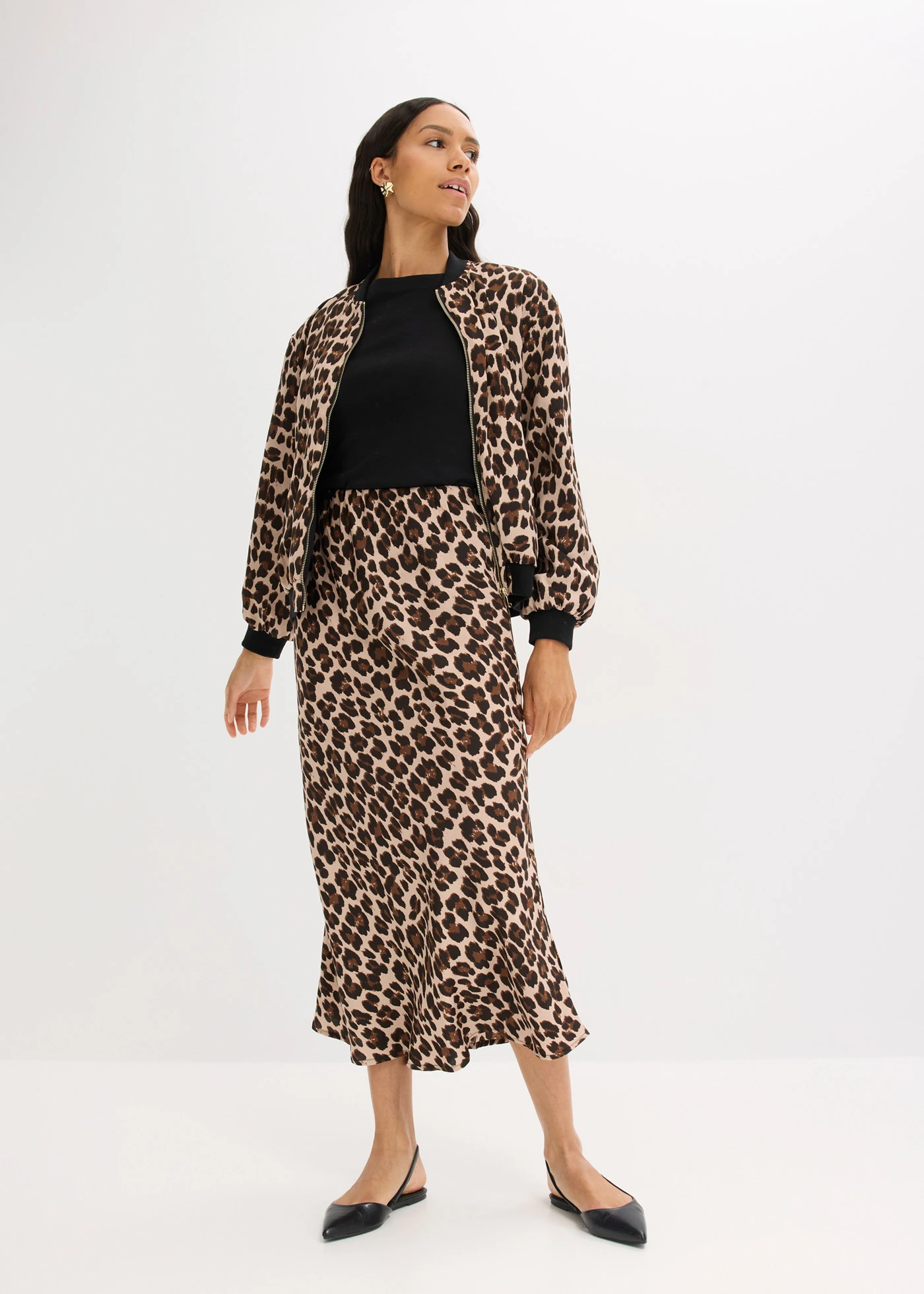 Midi sukně ze splývavého saténu • hnědá s leopardím potiskem • bonprix obchod