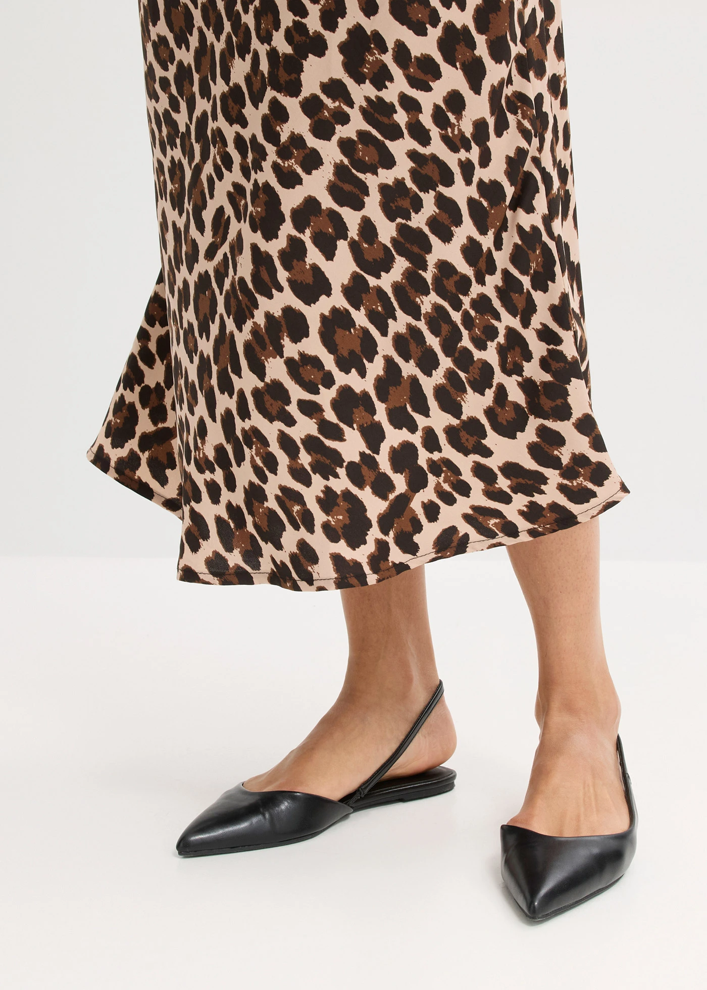 Midi sukně ze splývavého saténu • hnědá s leopardím potiskem • bonprix obchod