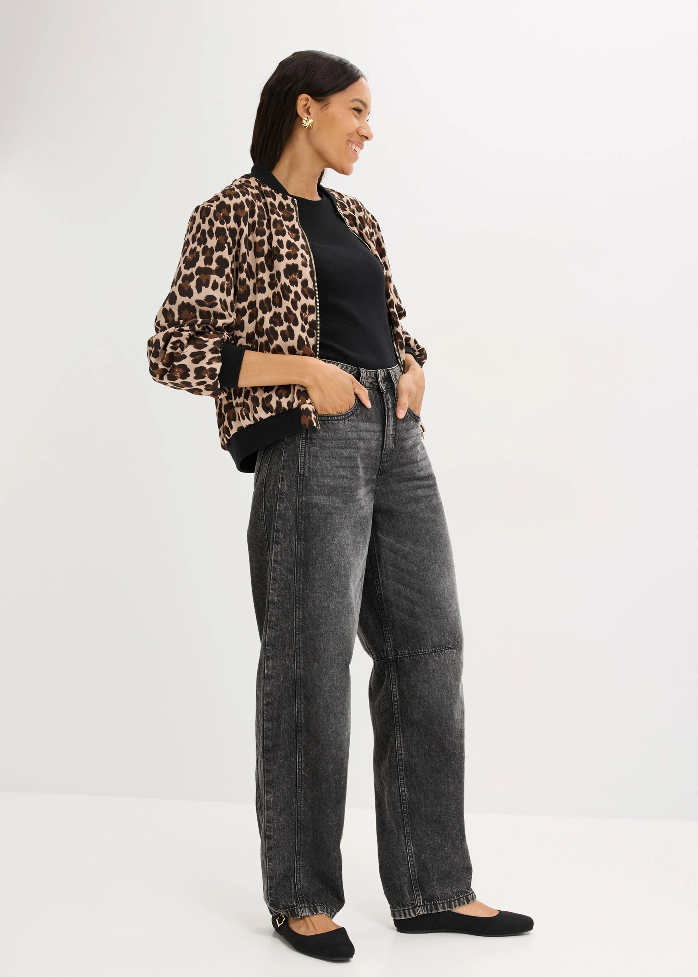 Bluzon ze splývavého saténu • hnědá s leopardím potiskem • bonprix obchod