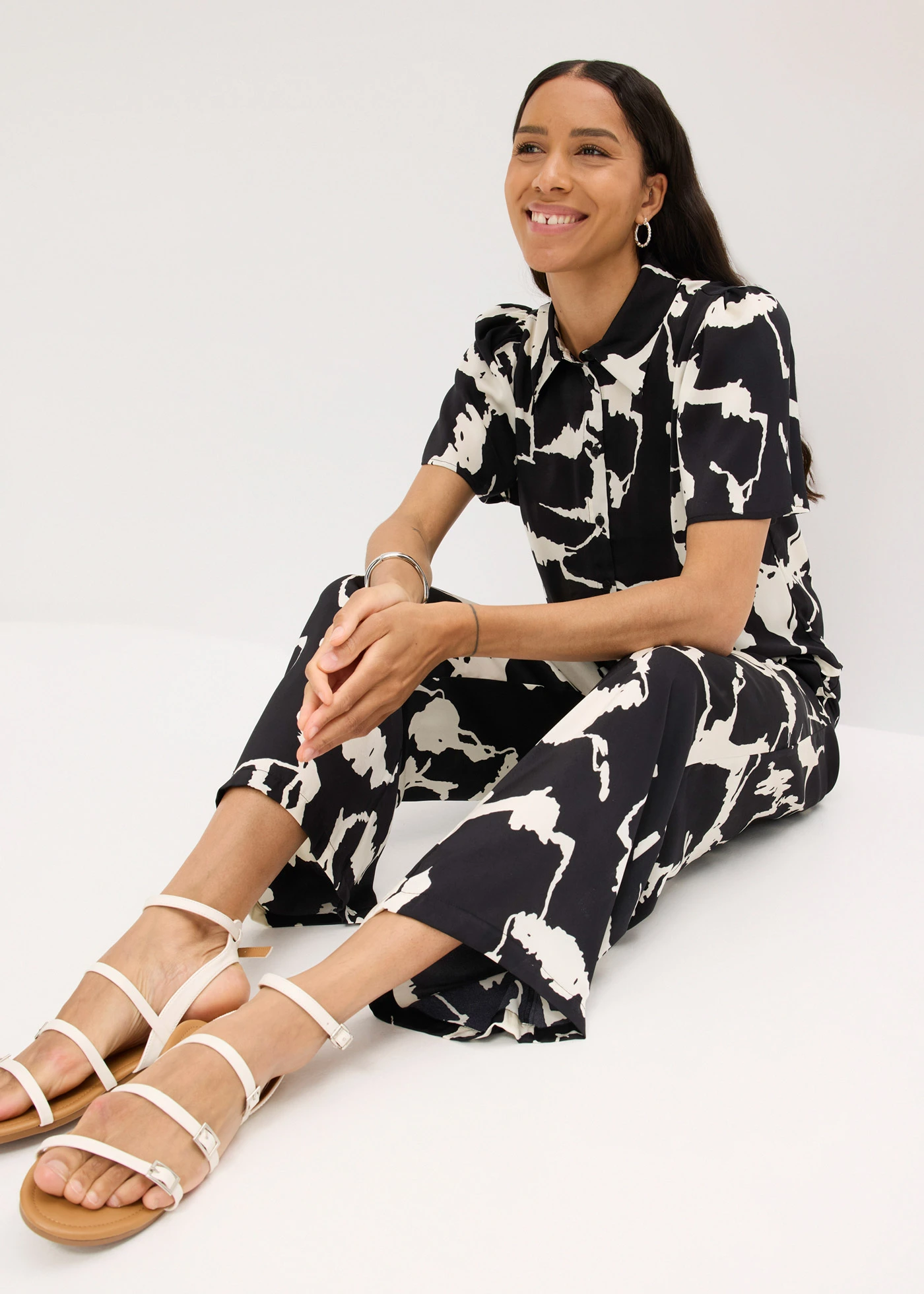 Halenka ze splývavého saténu • černo-bílá s potiskem • bonprix obchod