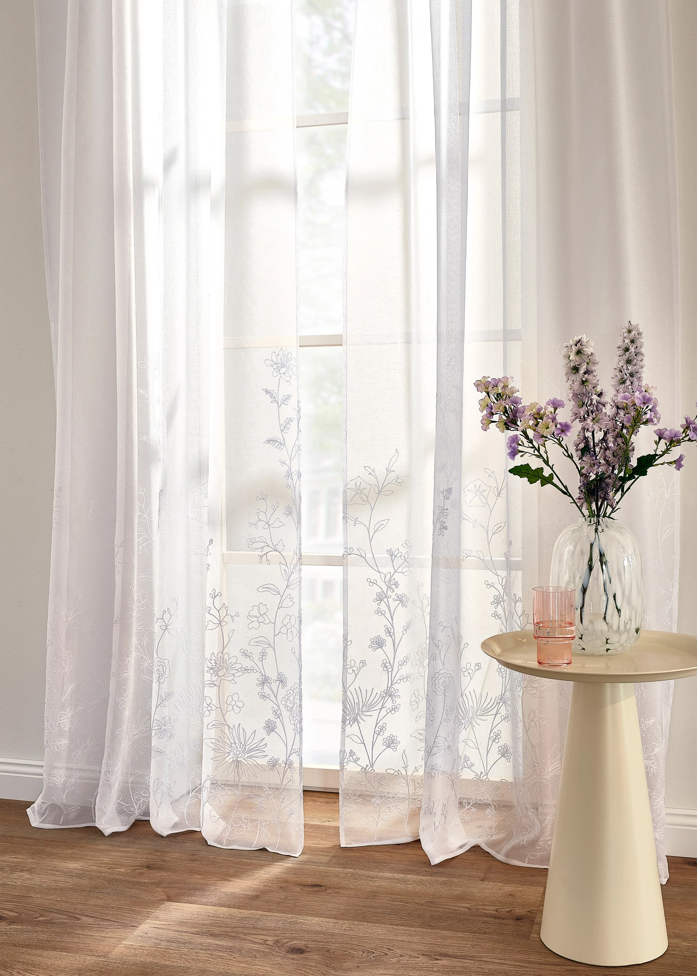 Függöny újrahasznosított poliészterrel (1 db) • fehér/virágmintás • bonprix áruház