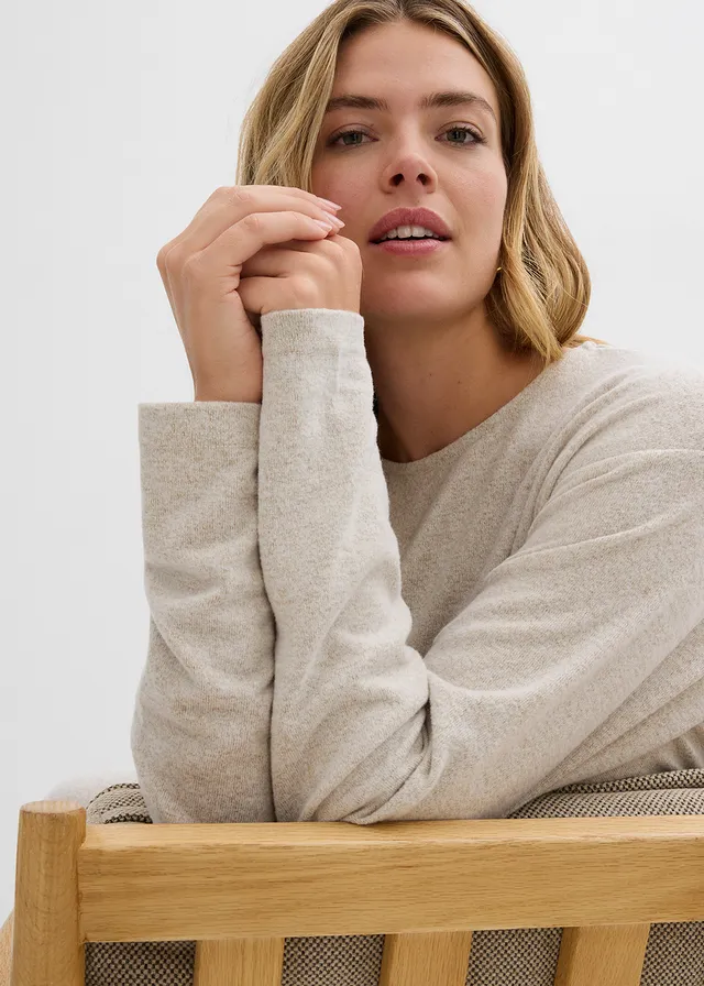 Lange sweater in een gebreide look • lichtsand gemêleerd • product-page.page-title-suffix