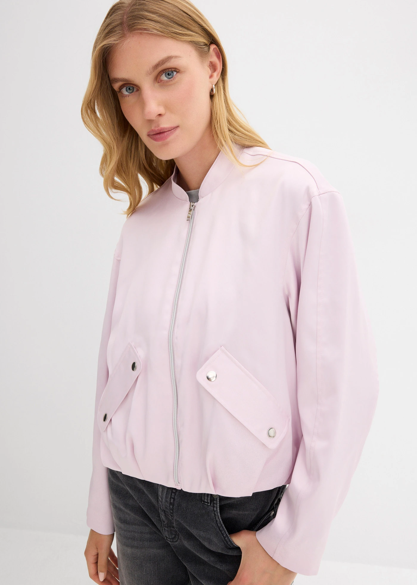 Měkký bluzon z lesklé viskózové směsi • pudrově šeříková • bonprix obchod