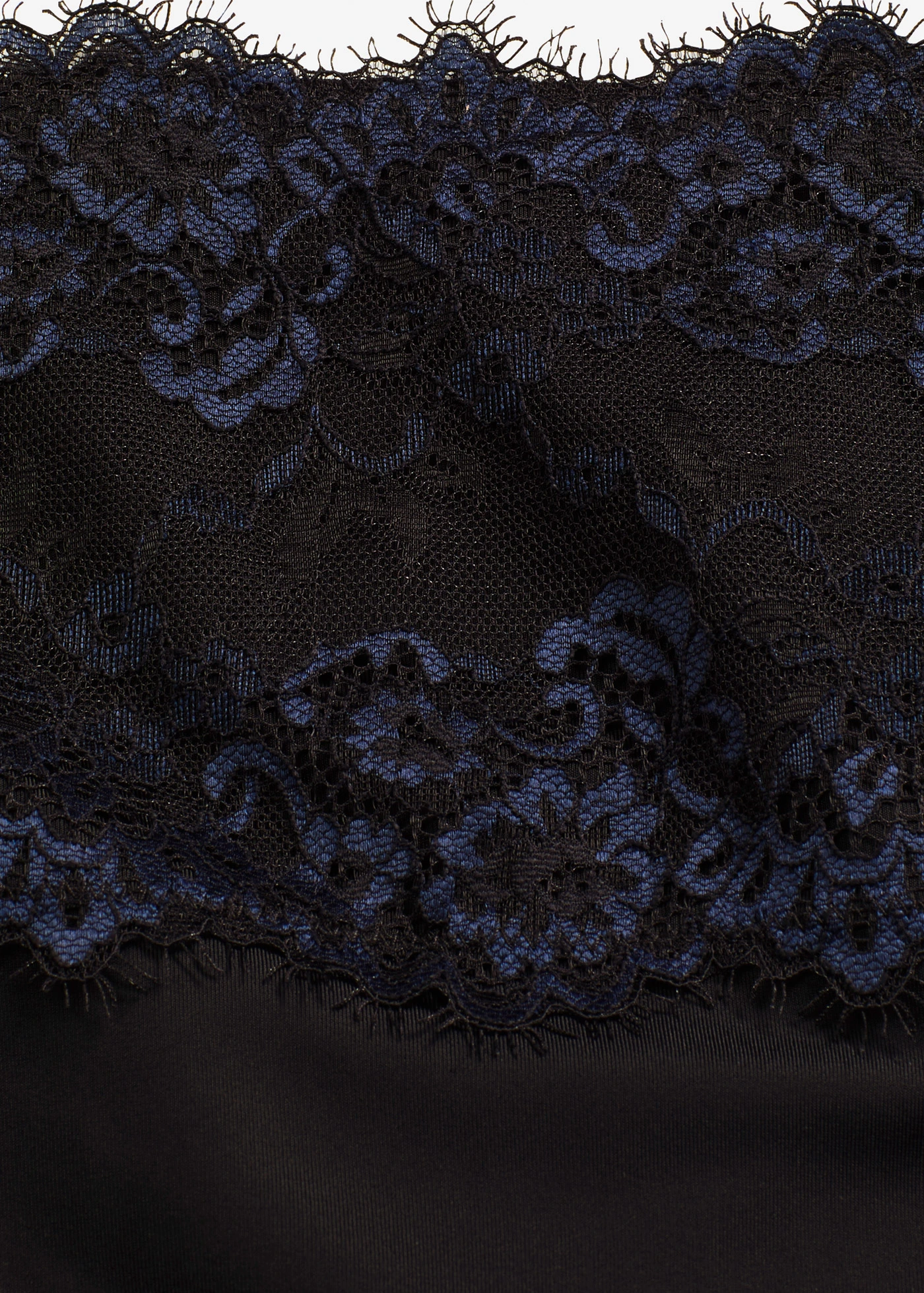 Stahovací tanga s krajkou, střední tvarující efekt • černá + intenzivní modrá • bonprix obchod