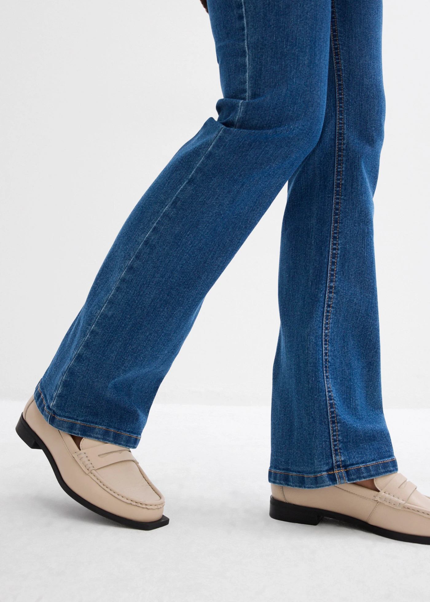 Těhotenské džíny s organickou bavlnou, lehce rozšířené nohacie • modrý denim • bonprix obchod