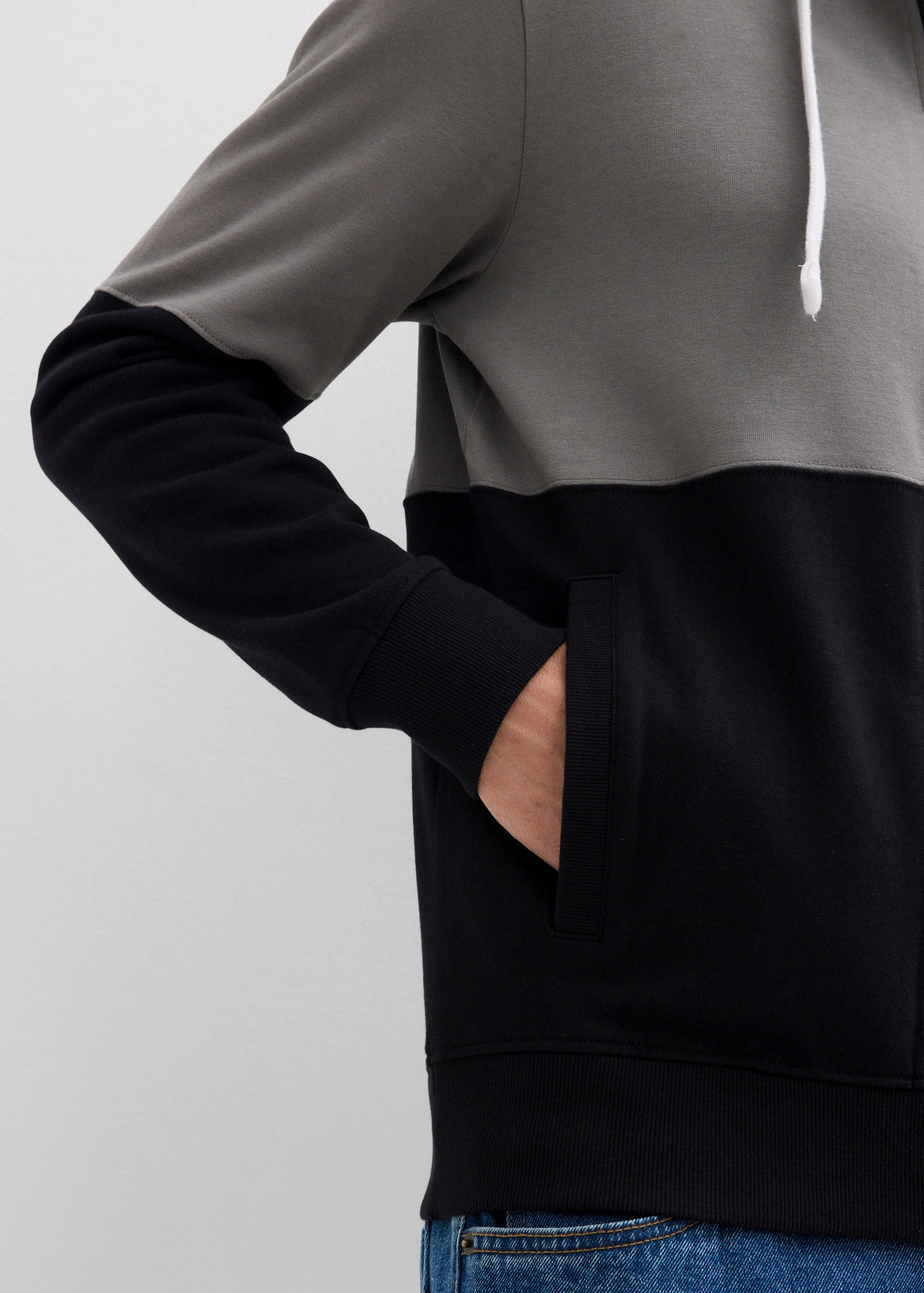 Mikina na zapínání s kapucí, z čisté organické bavlny • kouřově šedá + černá • bonprix obchod