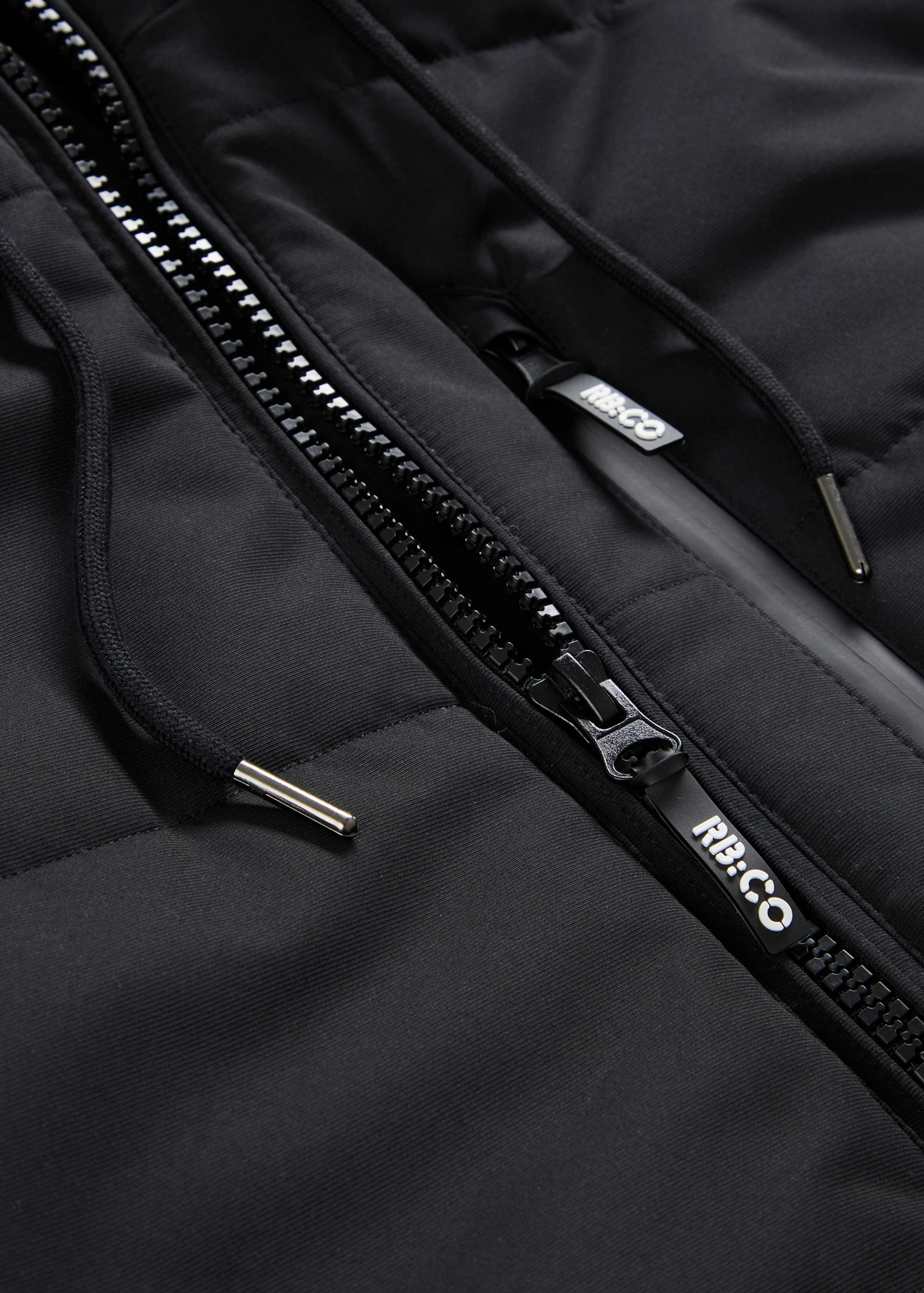 Blouson d’hiver matelassé à capuche • noir • Boutique bonprix