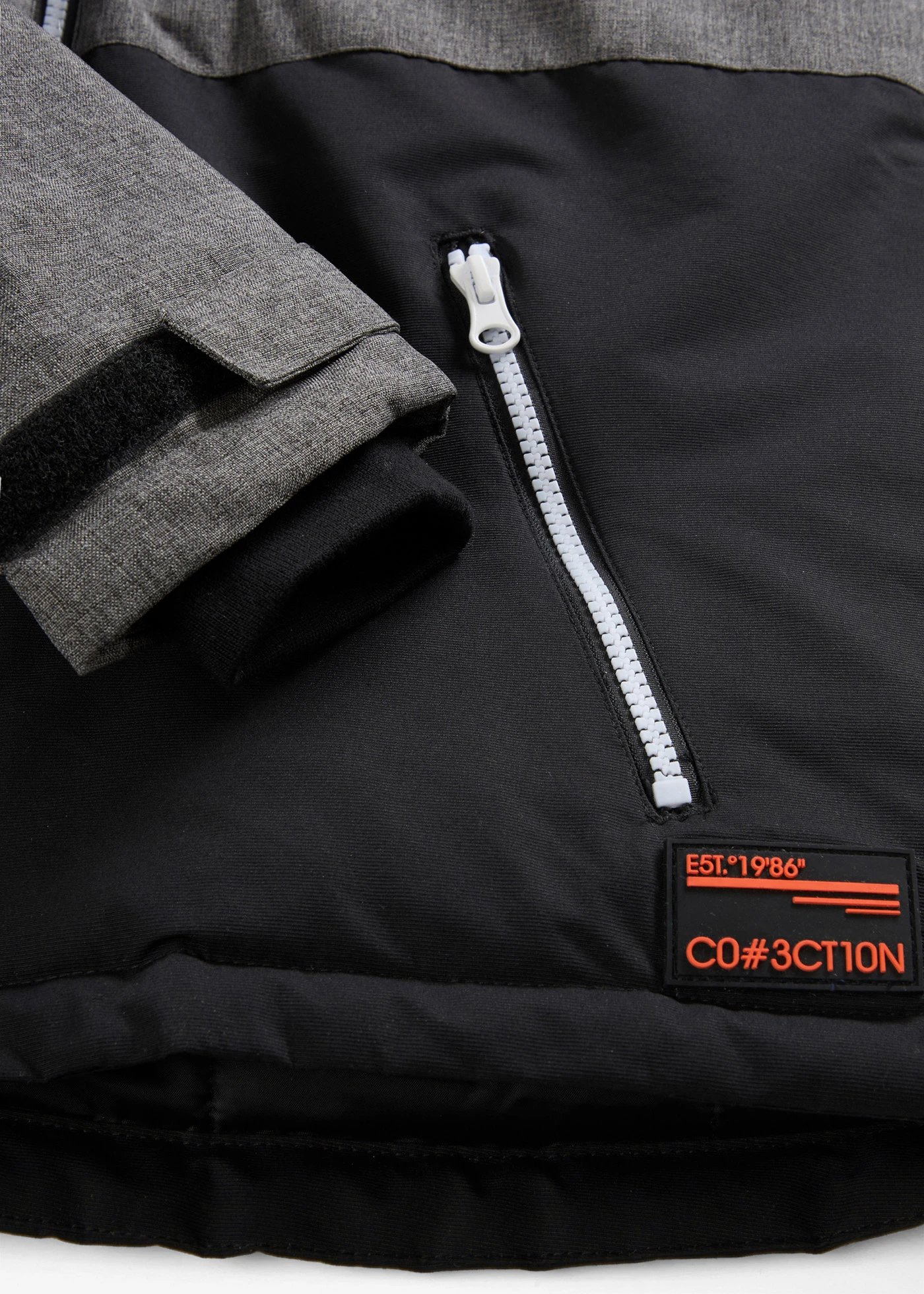 Gewatteerde winterjas in colourblocking met capuchon • grijs gemêleerd-zwart • bonprix online shop