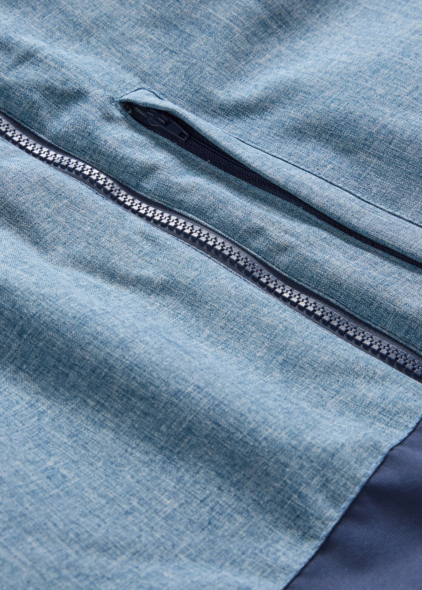 Veste d’hiver rembourrée à capuche, style color block • bleu foncé-bleu gris chiné • Boutique bonprix