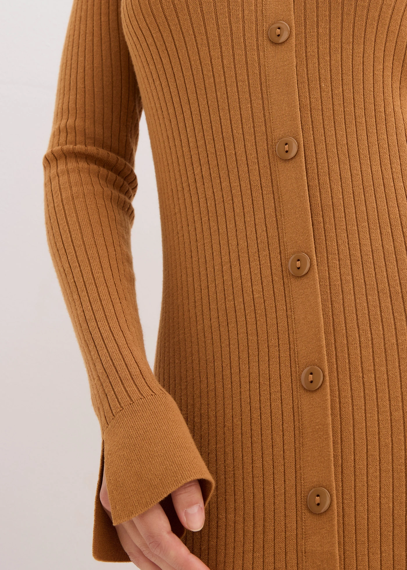 Pletené šaty z měkké viskózové směsi • oříšková • bonprix obchod