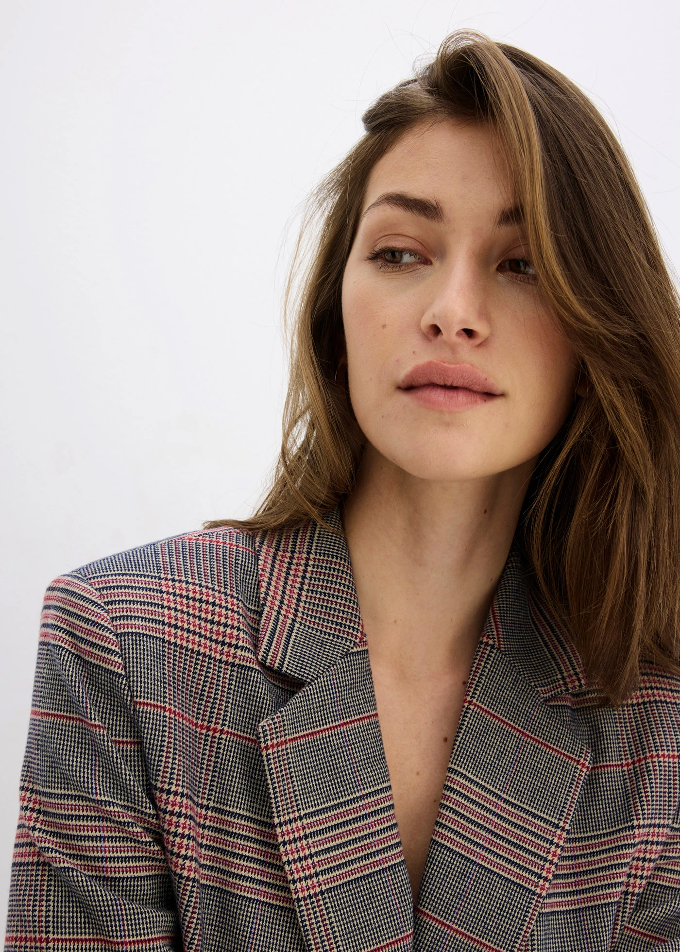 Oversize blejzr • hnědo-béžová kostka • bonprix obchod