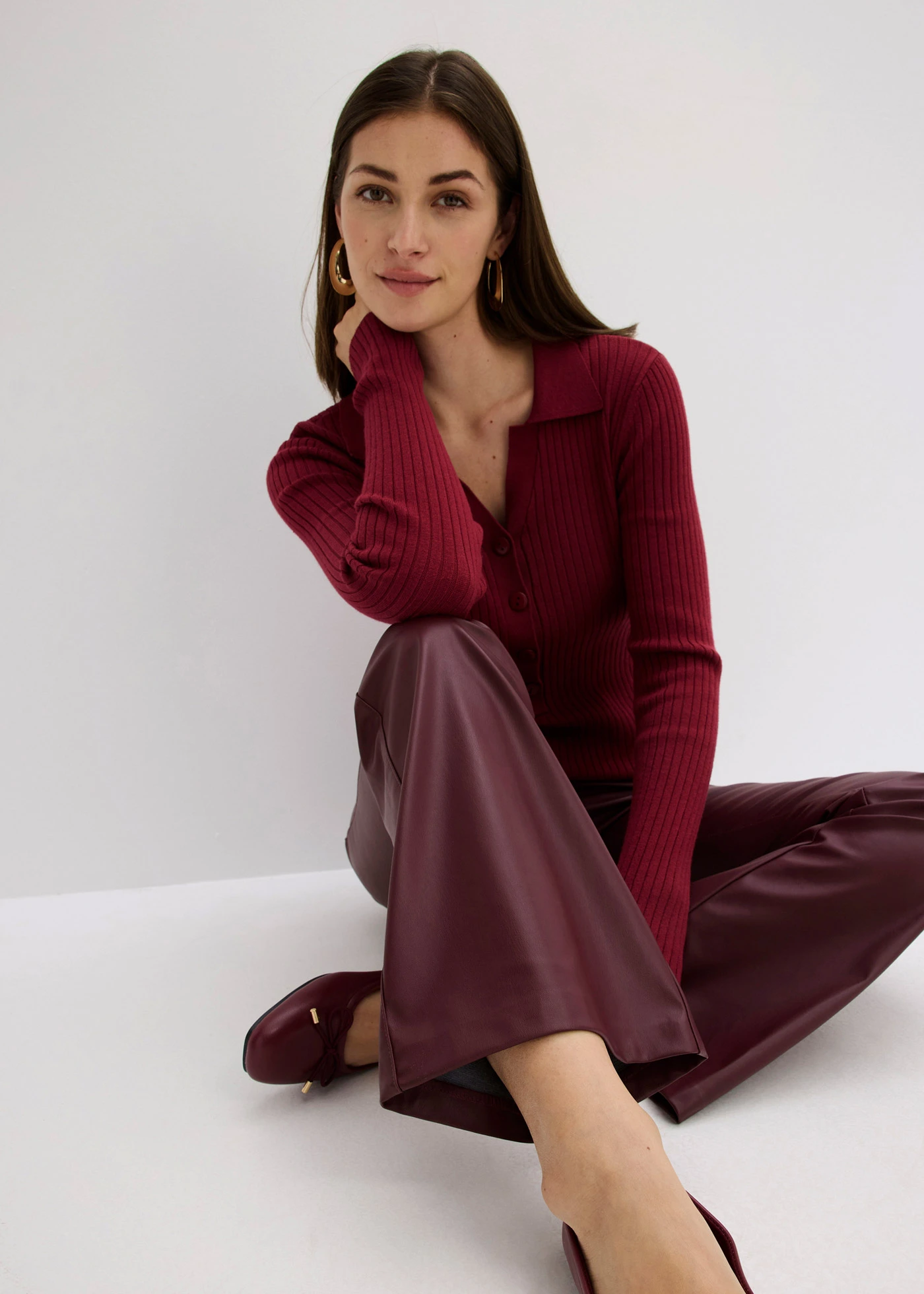 Pantalon flare enduit • prune foncé • Boutique bonprix