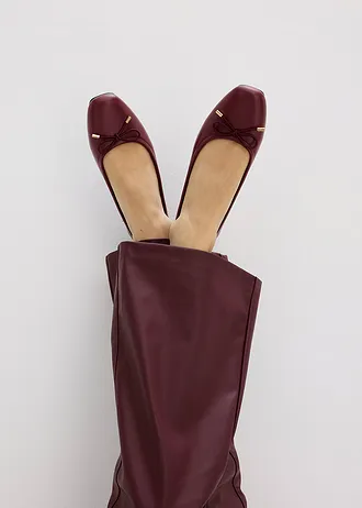 Pantalon flare enduit • prune foncé • Boutique bonprix