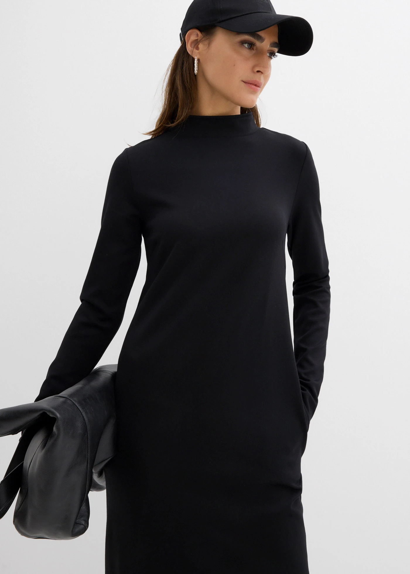 Šaty z Punto di Roma, se stojáčkem • černá • bonprix obchod