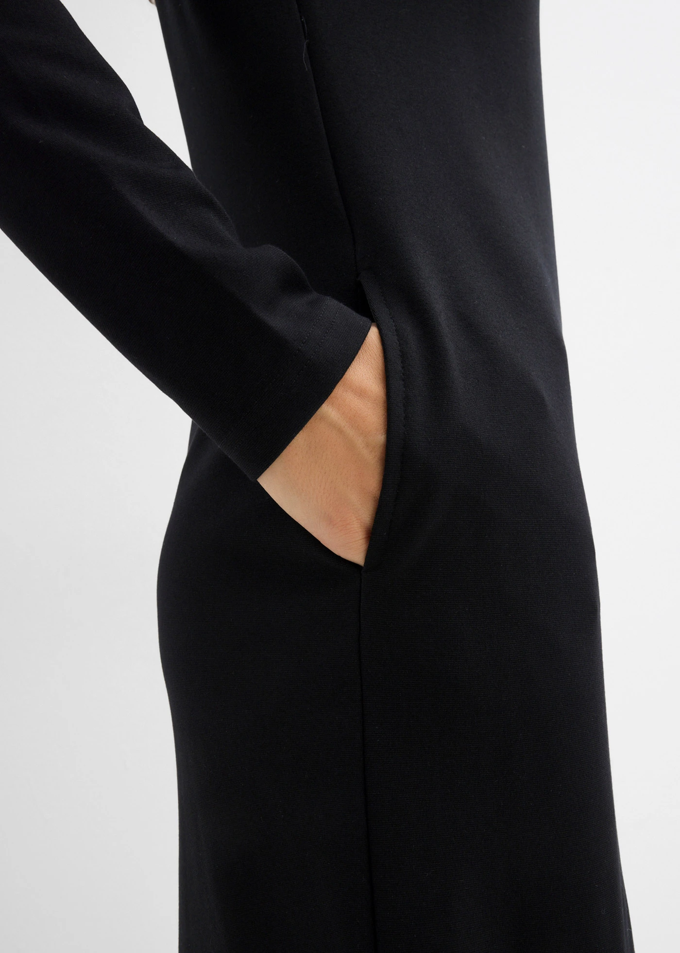 Šaty z Punto di Roma, se stojáčkem • černá • bonprix obchod