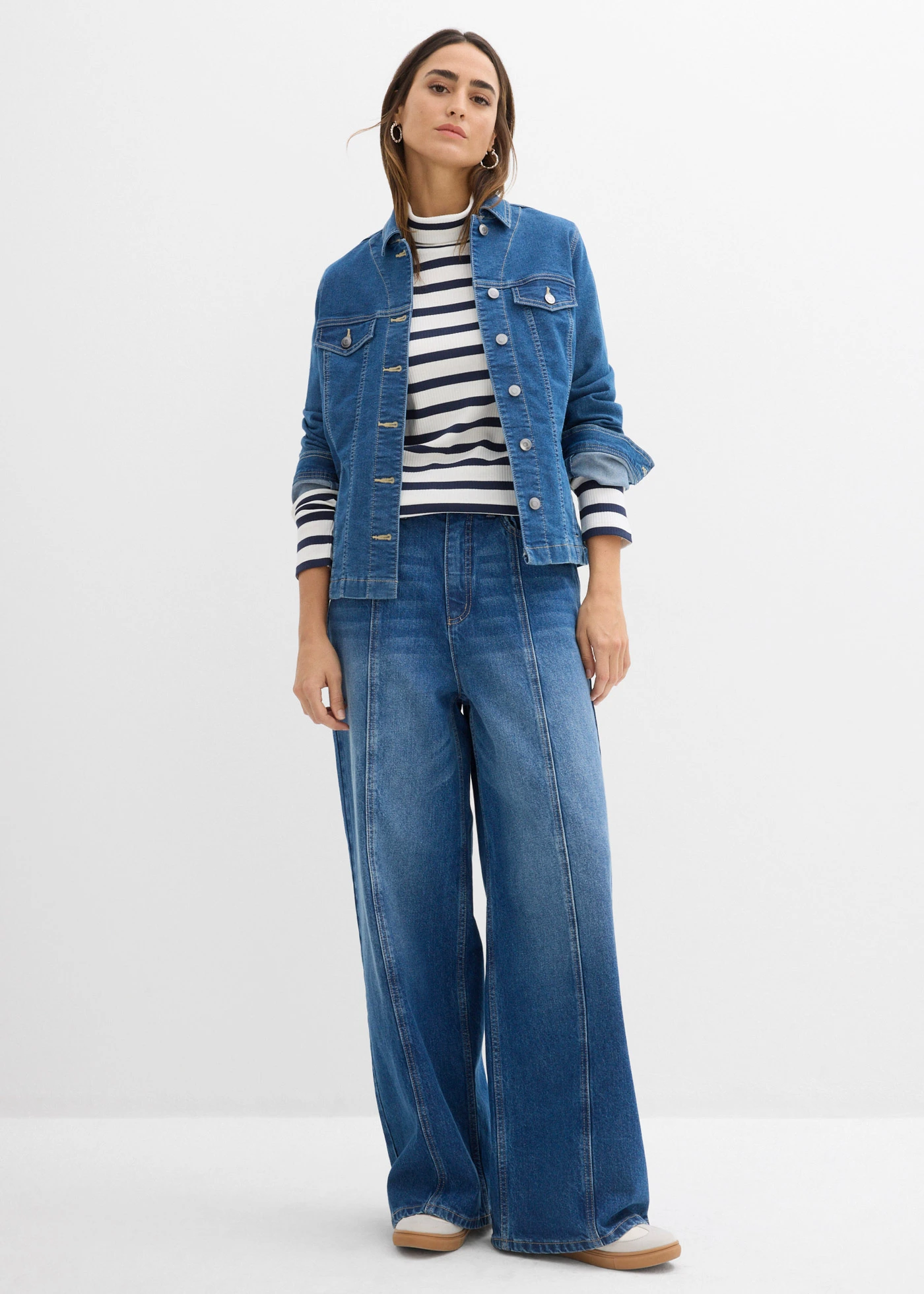 T-shirt col roulé 100% coton • écru-bleu foncé rayé • Boutique bonprix