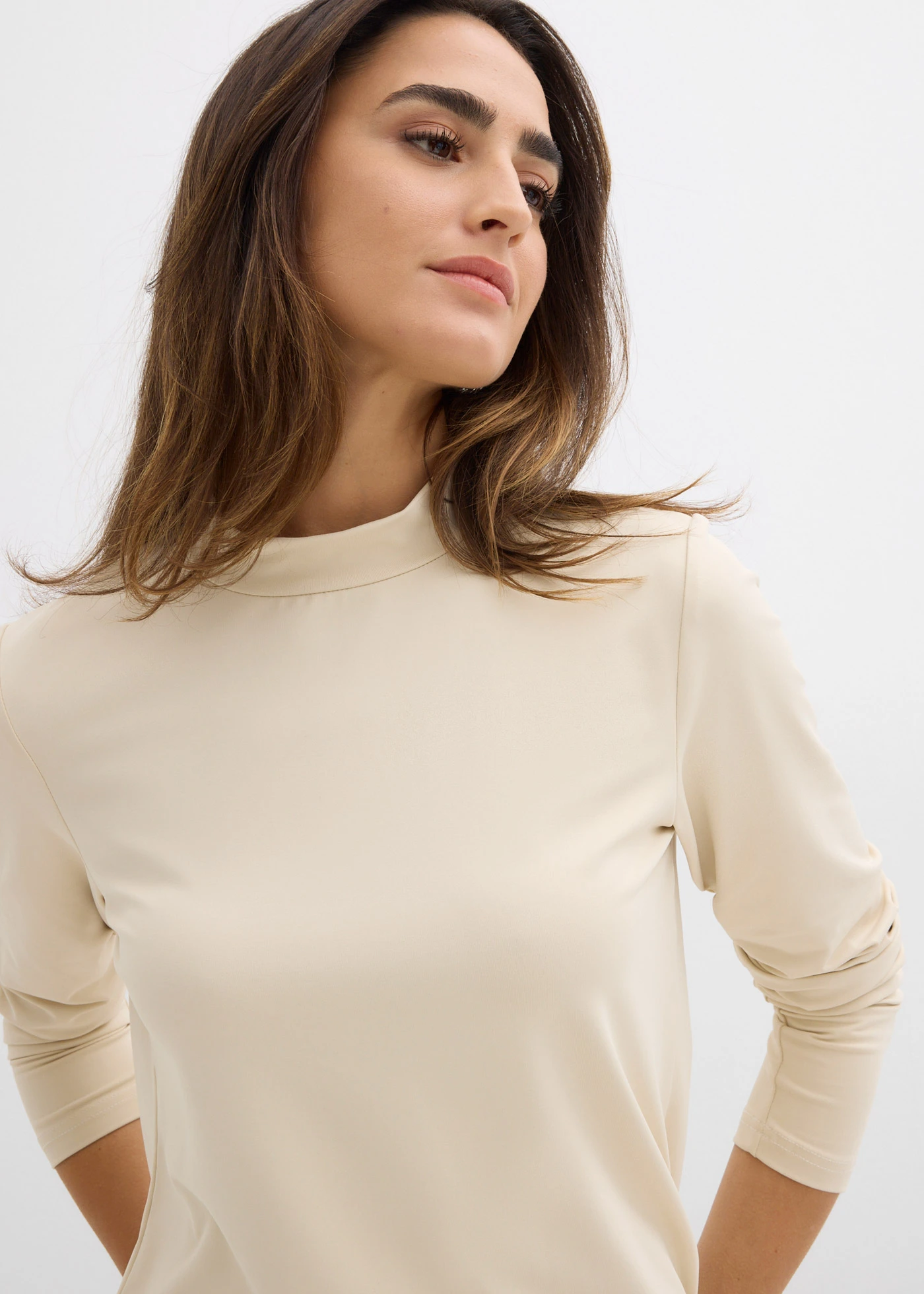 Longsleeve met opstaande kraag en gerecycled polyamide • lichtsand • bonprix online shop